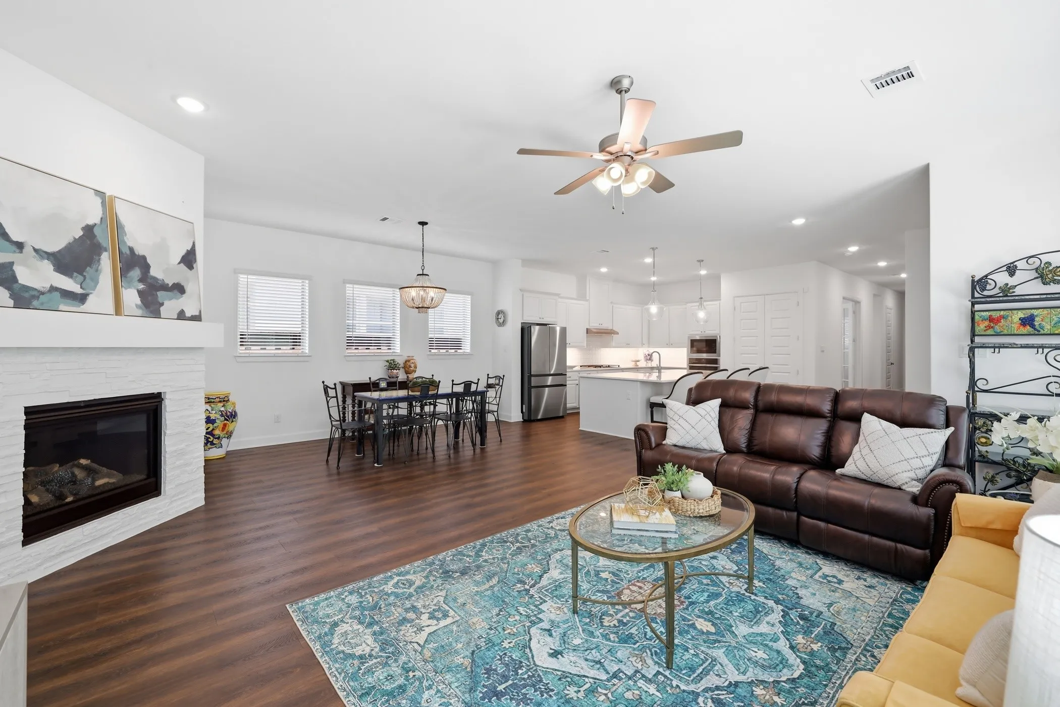 Single Family Residence For Sale in Tarrant County , 4772 Kings Garden Parkway, Arlington, Texas 76005, 2 Bedroom, 2 Bathroom, 2 Garage spaces, 2,251 Sqft, built in 2022, mls#21339391, Real Estate Agent in Arlington, Homes For Sale in Tarrant county, Homes For Sale in Arlington, Realtor in Arlington Texas, Real Estate Brokerage Independent Realty Texas, Luminita Cordes Realtor