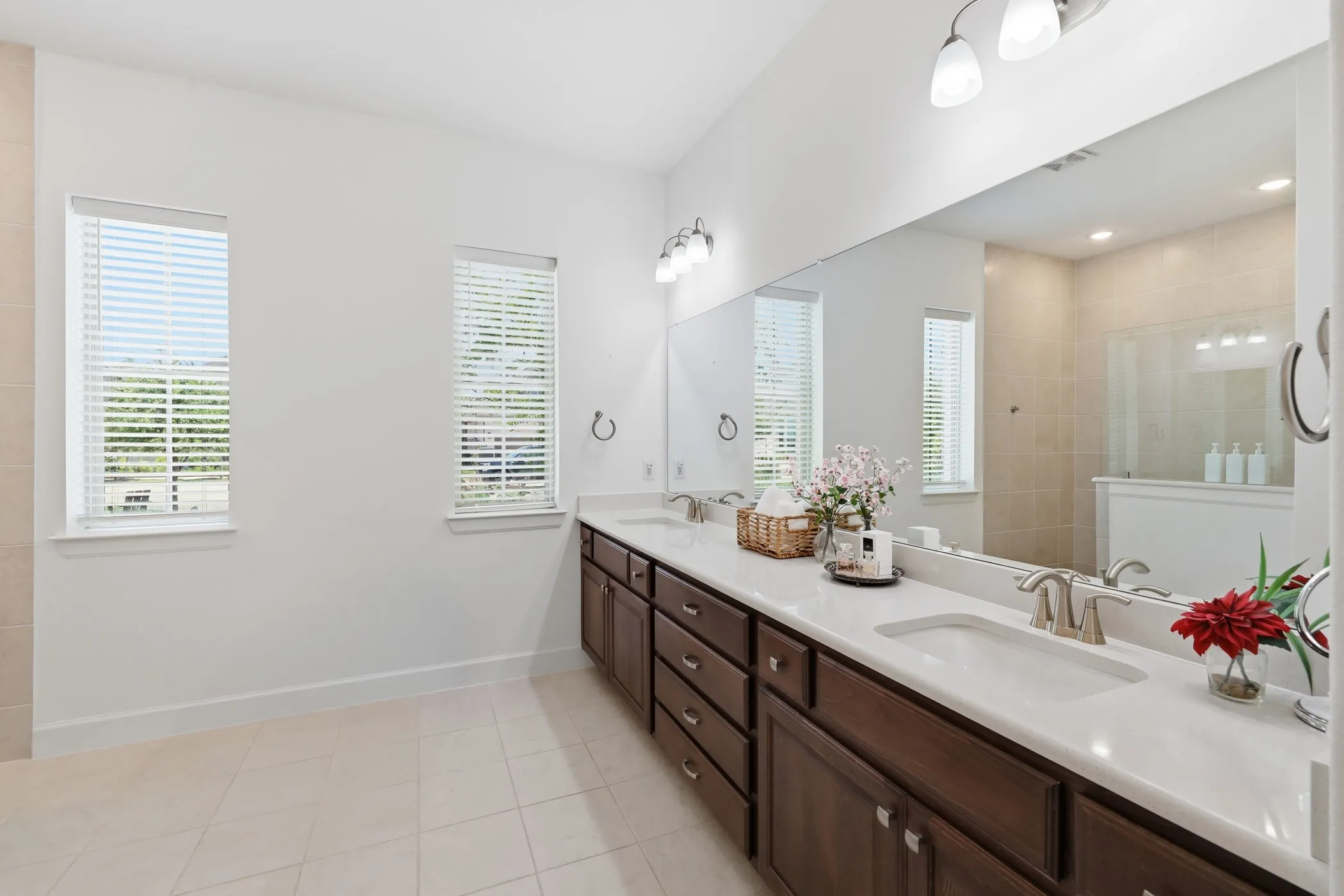 Single Family Residence For Sale in Tarrant County , 4772 Kings Garden Parkway, Arlington, Texas 76005, 2 Bedroom, 2 Bathroom, 2 Garage spaces, 2,251 Sqft, built in 2022, mls#21339391, Real Estate Agent in Arlington, Homes For Sale in Tarrant county, Homes For Sale in Arlington, Realtor in Arlington Texas, Real Estate Brokerage Independent Realty Texas, Luminita Cordes Realtor