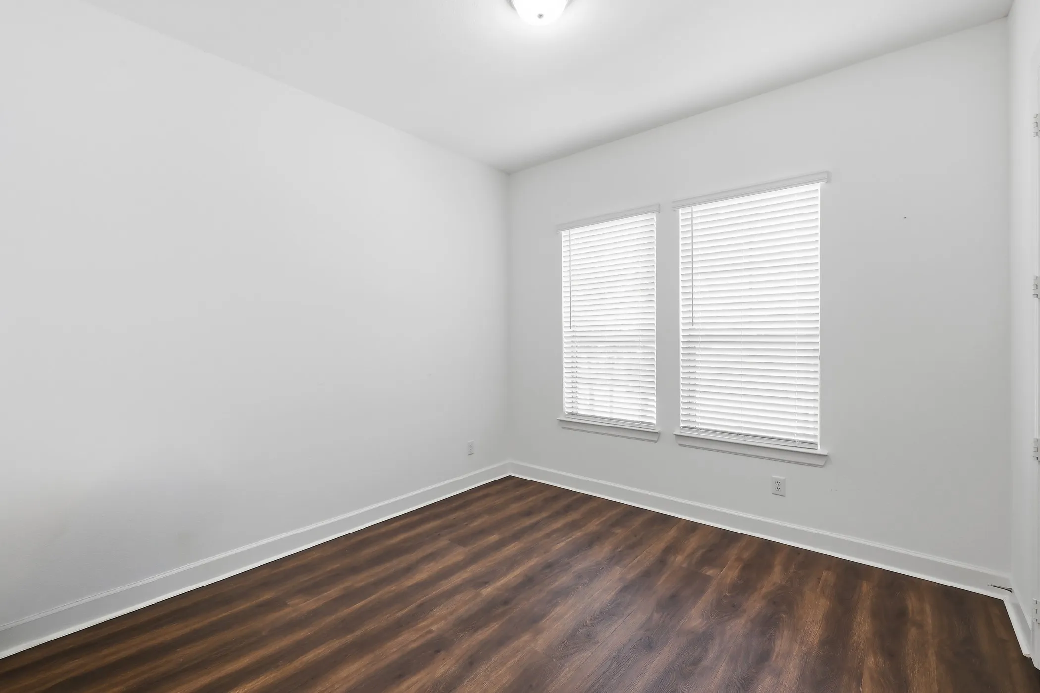 Single Family Residence For Sale in Tarrant County , 4772 Kings Garden Parkway, Arlington, Texas 76005, 2 Bedroom, 2 Bathroom, 2 Garage spaces, 2,251 Sqft, built in 2022, mls#21339391, Real Estate Agent in Arlington, Homes For Sale in Tarrant county, Homes For Sale in Arlington, Realtor in Arlington Texas, Real Estate Brokerage Independent Realty Texas, Luminita Cordes Realtor