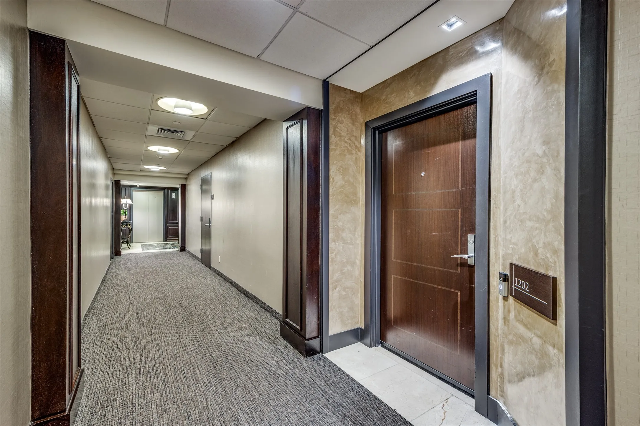 Condominium For Sale in Dallas County , 5909 Luther Lane 1202, Dallas, Texas 75225, 2 Bedroom, 2 Bathroom, 2 Garage spaces, 1,361 Sqft, built in 1983, mls#21340600, Real Estate Agent in Dallas, Homes For Sale in Dallas county, Homes For Sale in Dallas, Realtor in Dallas Texas, Real Estate Brokerage Independent Realty Texas, Luminita Cordes Realtor