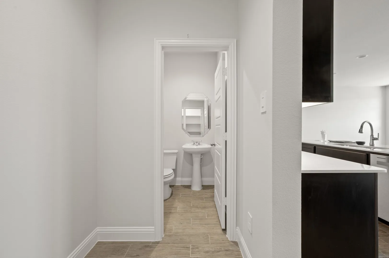 656 Sandiford- Powder room