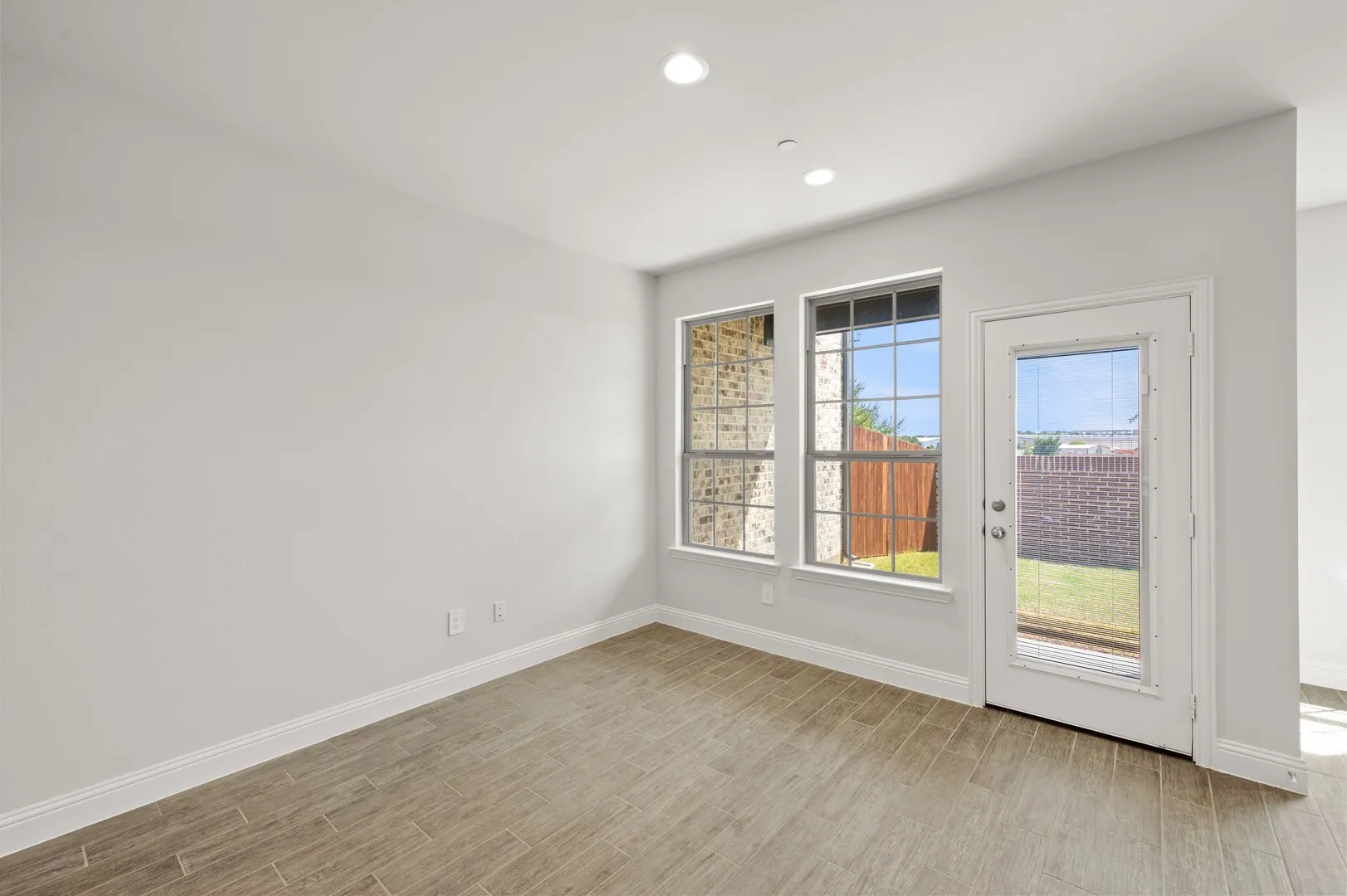 656 Sandiford- Dining