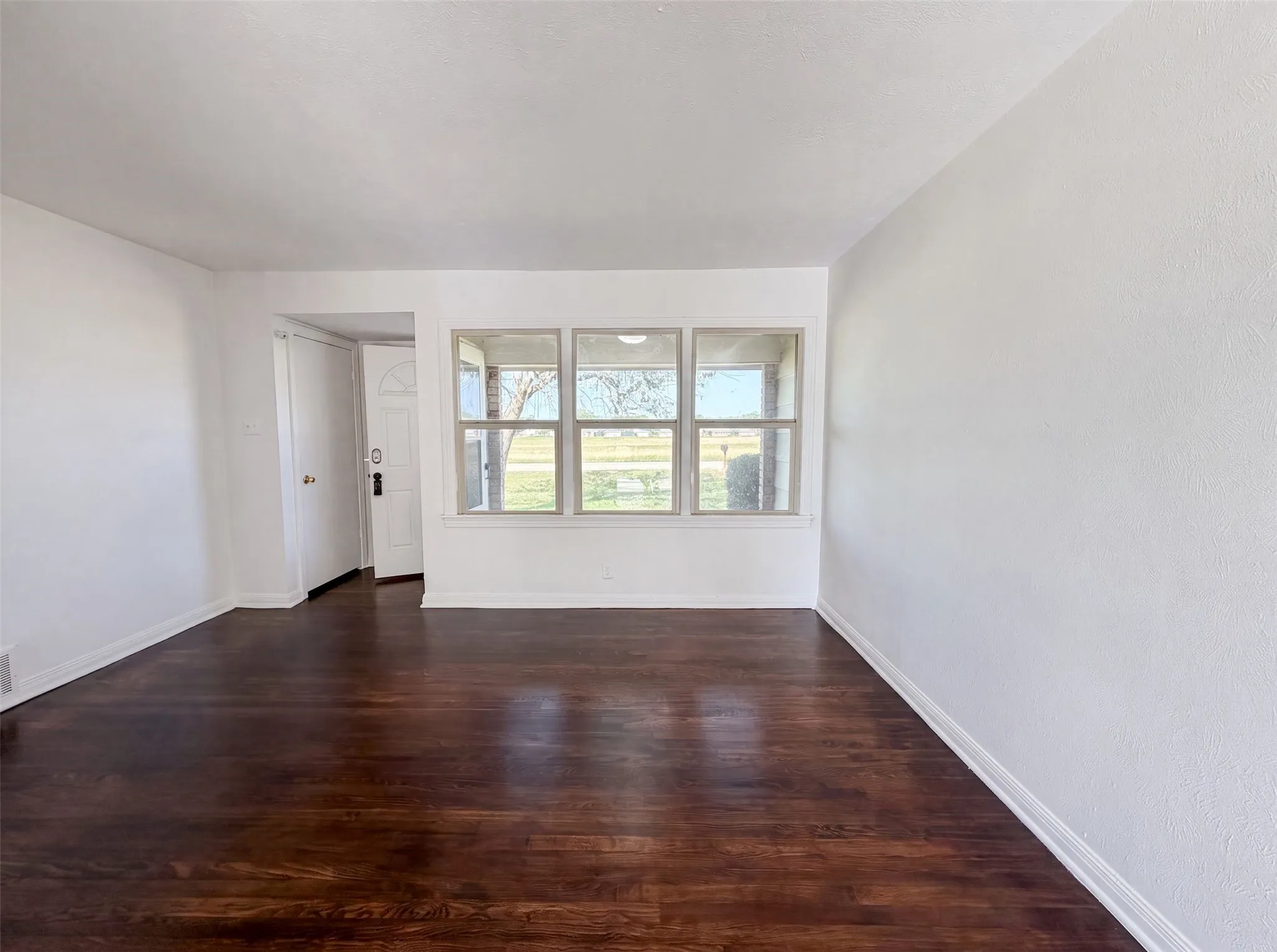 Single Family Residence For Sale in Hood County , 2901 Acton School Road, Granbury, Texas 76049, 3 Bedroom, 2 Bathroom, Garage spaces, 1,458 Sqft, built in 1960, mls#21340653, Real Estate Agent in Granbury, Homes For Sale in Hood county, Homes For Sale in Granbury, Realtor in Granbury Texas, Real Estate Brokerage Independent Realty Texas, Luminita Cordes Realtor