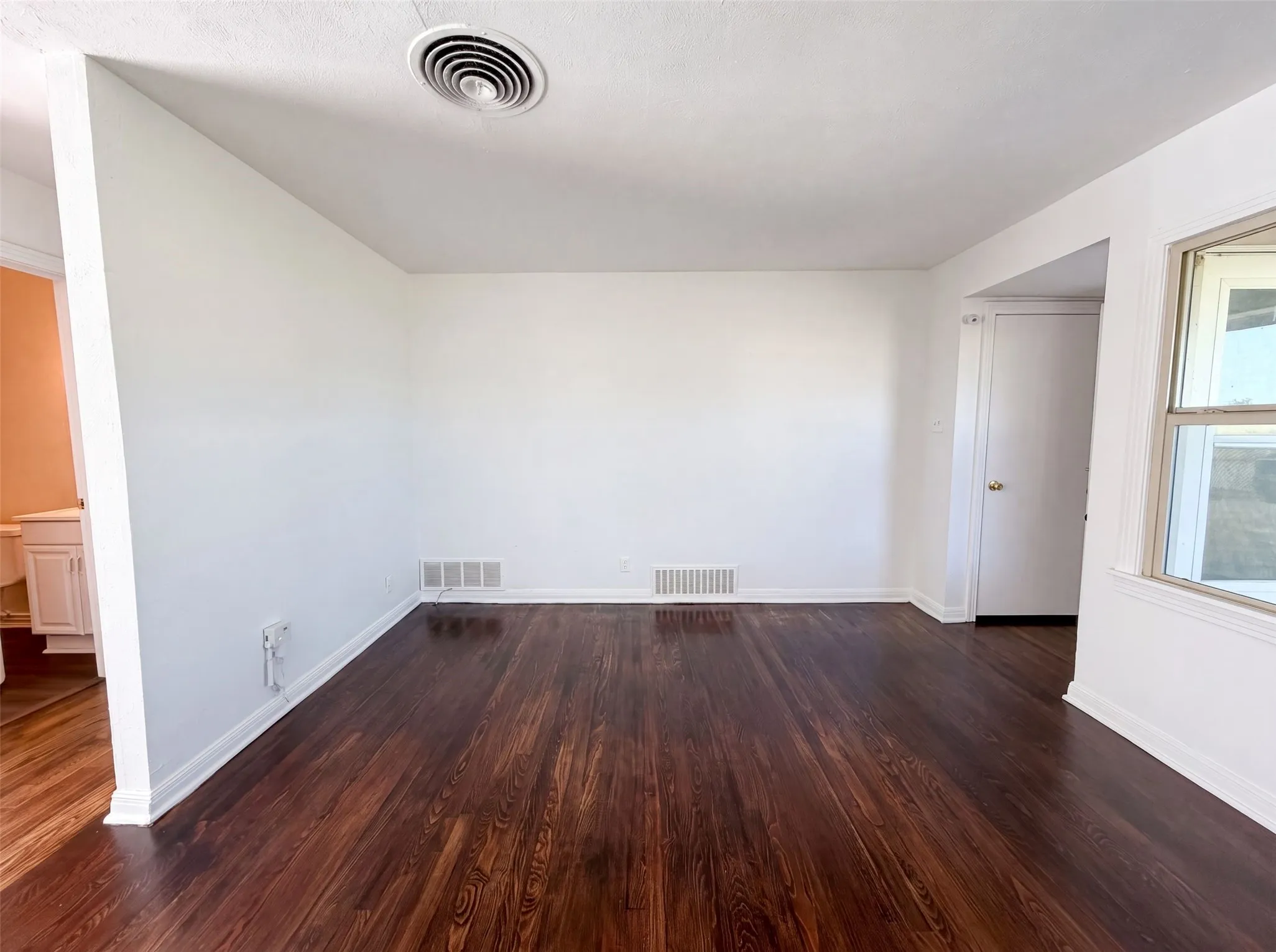 Single Family Residence For Sale in Hood County , 2901 Acton School Road, Granbury, Texas 76049, 3 Bedroom, 2 Bathroom, Garage spaces, 1,458 Sqft, built in 1960, mls#21340653, Real Estate Agent in Granbury, Homes For Sale in Hood county, Homes For Sale in Granbury, Realtor in Granbury Texas, Real Estate Brokerage Independent Realty Texas, Luminita Cordes Realtor