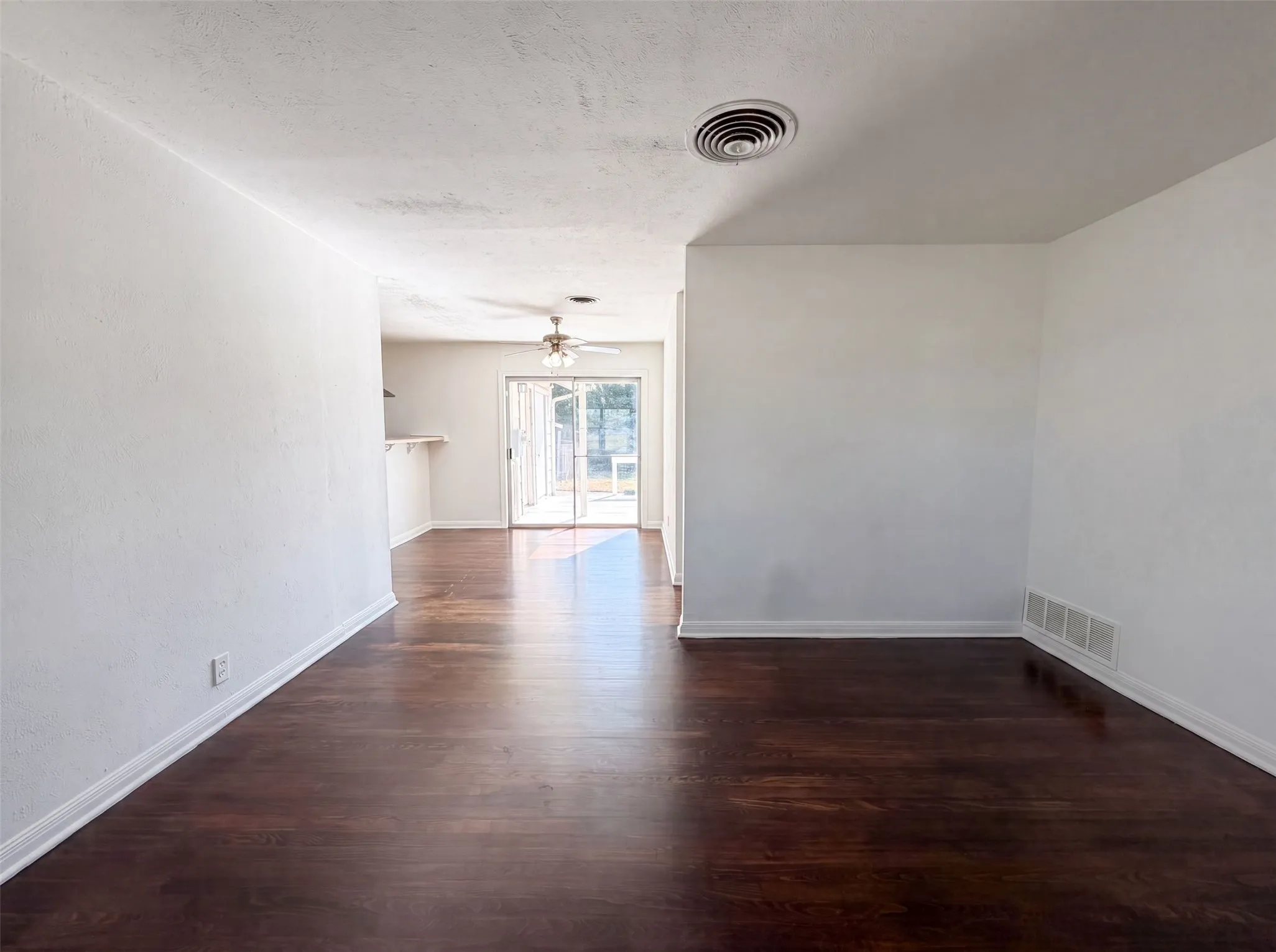 Single Family Residence For Sale in Hood County , 2901 Acton School Road, Granbury, Texas 76049, 3 Bedroom, 2 Bathroom, Garage spaces, 1,458 Sqft, built in 1960, mls#21340653, Real Estate Agent in Granbury, Homes For Sale in Hood county, Homes For Sale in Granbury, Realtor in Granbury Texas, Real Estate Brokerage Independent Realty Texas, Luminita Cordes Realtor