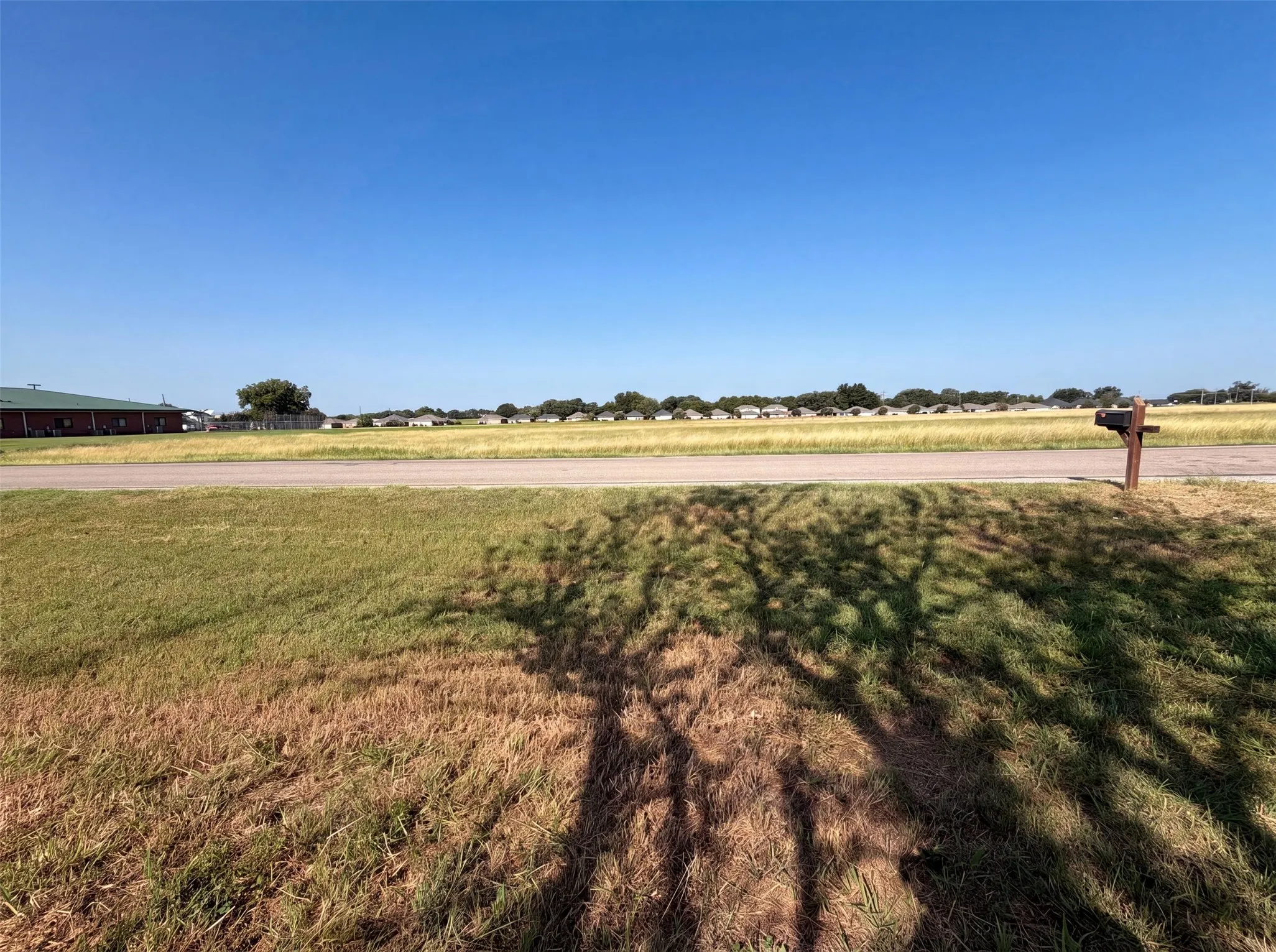 Single Family Residence For Sale in Hood County , 2901 Acton School Road, Granbury, Texas 76049, 3 Bedroom, 2 Bathroom, Garage spaces, 1,458 Sqft, built in 1960, mls#21340653, Real Estate Agent in Granbury, Homes For Sale in Hood county, Homes For Sale in Granbury, Realtor in Granbury Texas, Real Estate Brokerage Independent Realty Texas, Luminita Cordes Realtor