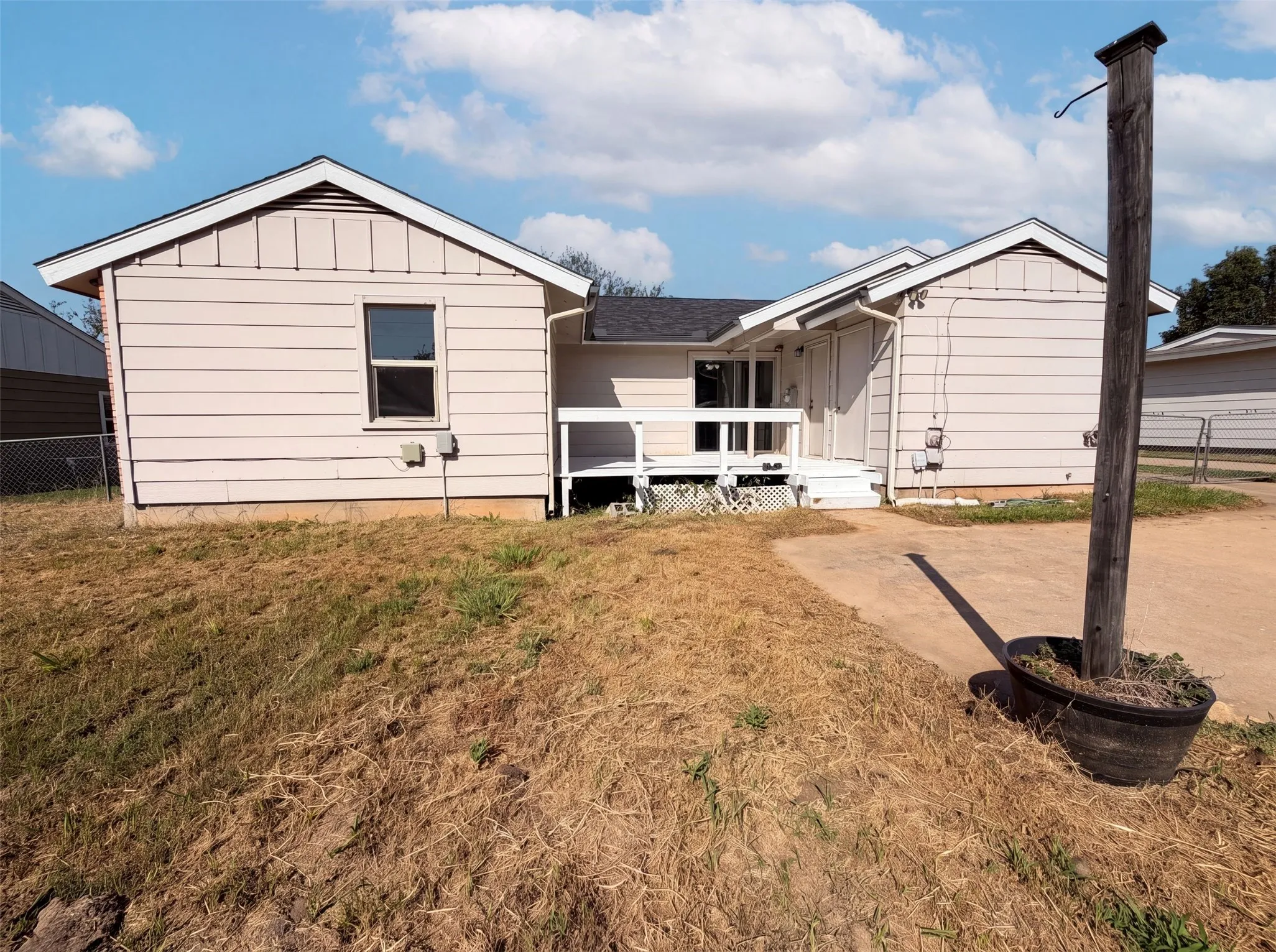 Single Family Residence For Sale in Hood County , 2901 Acton School Road, Granbury, Texas 76049, 3 Bedroom, 2 Bathroom, Garage spaces, 1,458 Sqft, built in 1960, mls#21340653, Real Estate Agent in Granbury, Homes For Sale in Hood county, Homes For Sale in Granbury, Realtor in Granbury Texas, Real Estate Brokerage Independent Realty Texas, Luminita Cordes Realtor