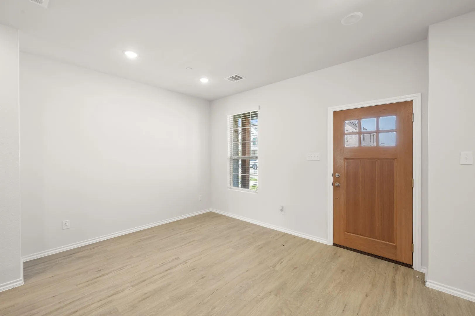 4502 Avion- Dining
