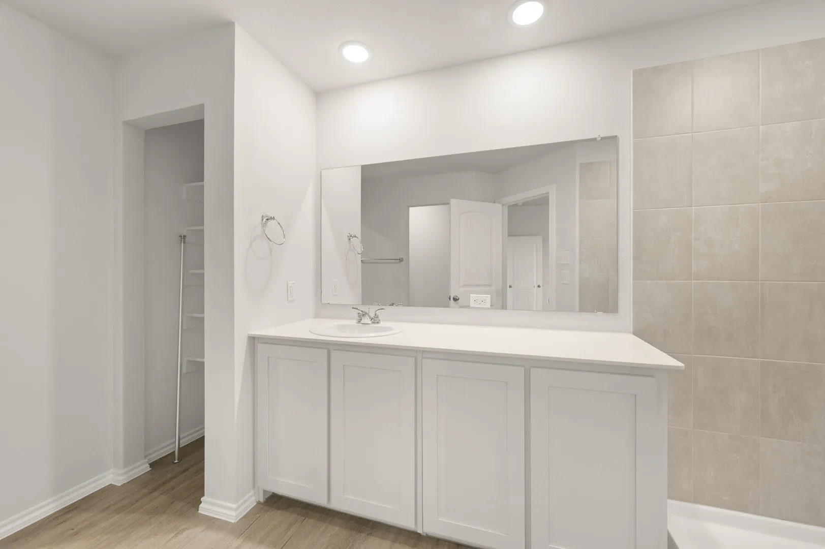 4502 Avion- Primary SUite-3