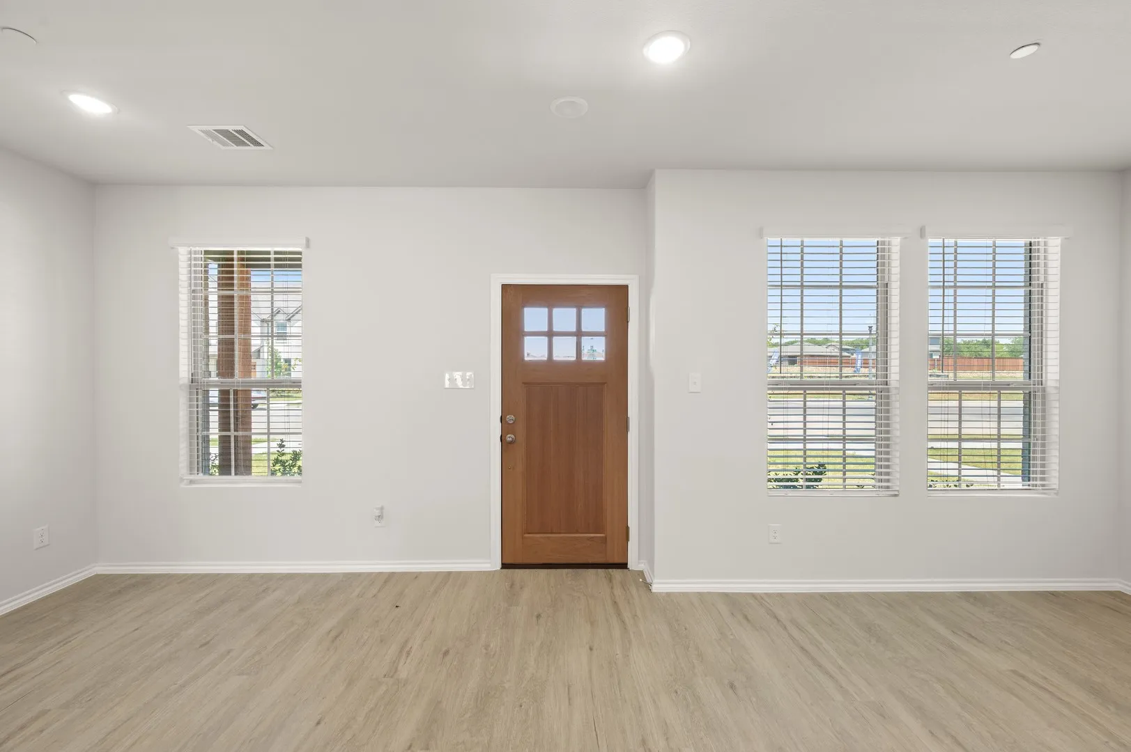 4502 Avion- Entry