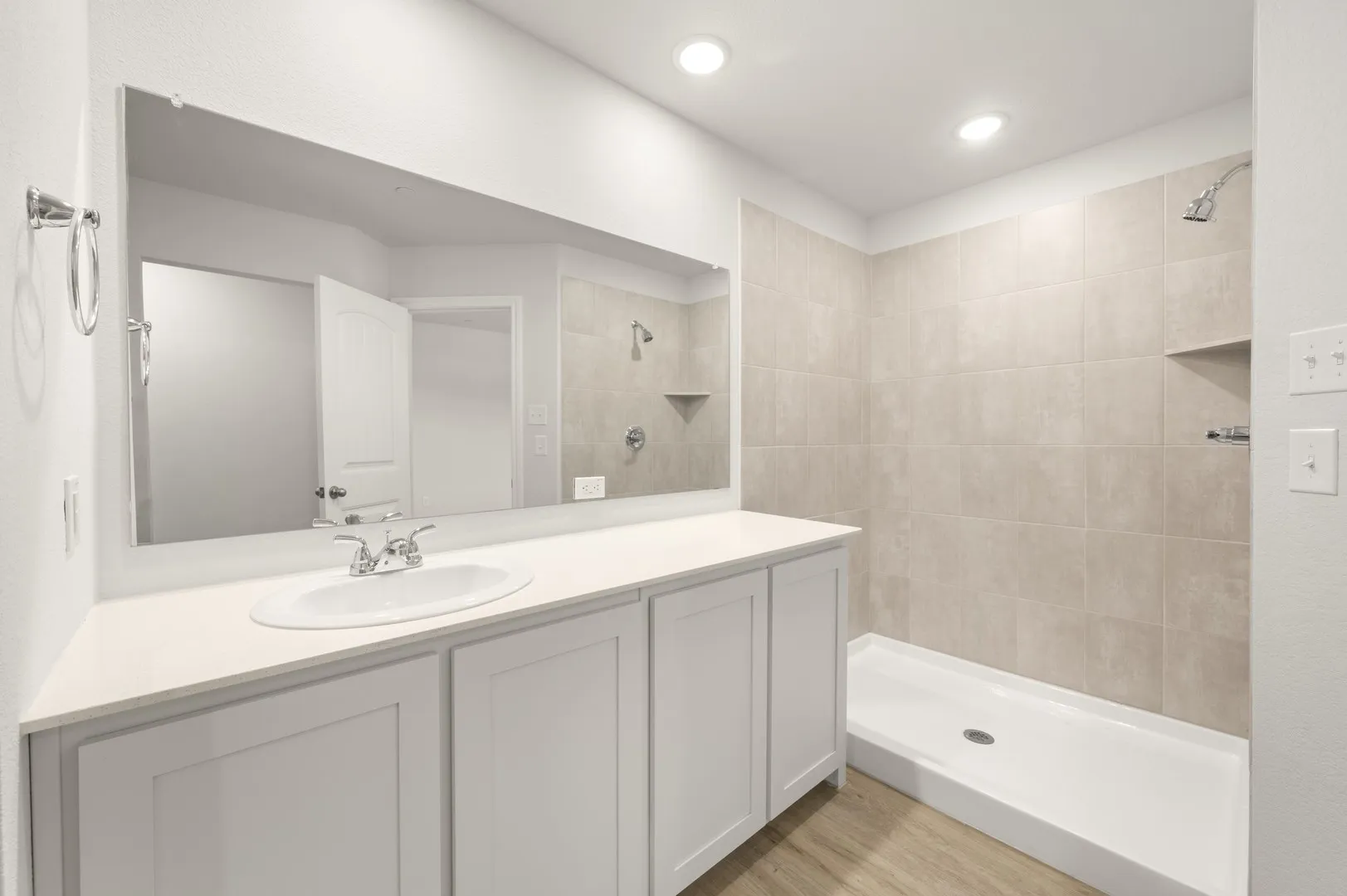 4502 Avion- Primary SUite-4