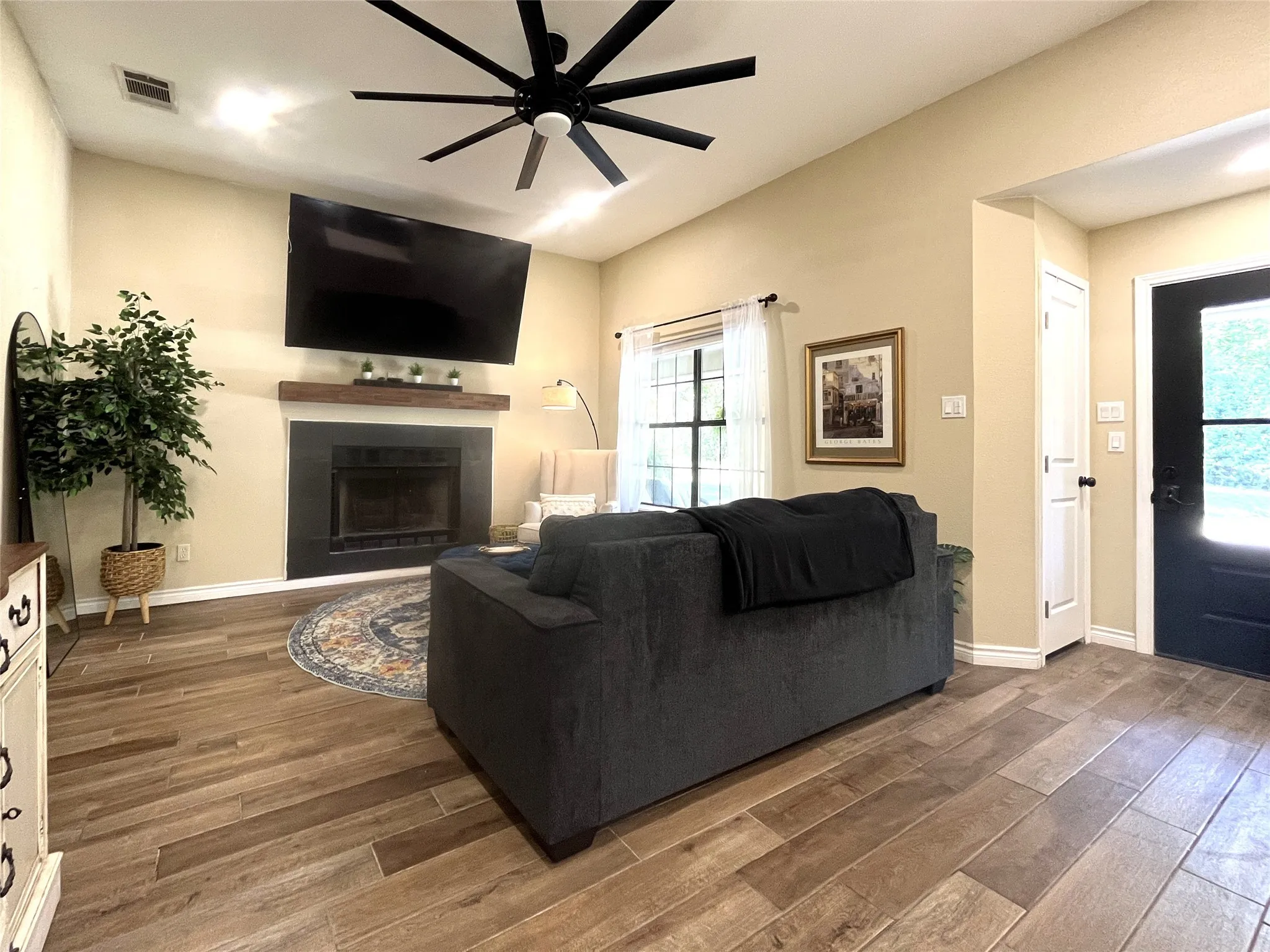 Single Family Residence For Sale in Ellis County , 1229 Epps Road, Palmer, Texas 75152, 3 Bedroom, 2 Bathroom, 2 Garage spaces, 1,470 Sqft, built in 2000, mls#21340223, Real Estate Agent in Palmer, Homes For Sale in Ellis county, Homes For Sale in Palmer, Realtor in Palmer Texas, Real Estate Brokerage Independent Realty Texas, Luminita Cordes Realtor