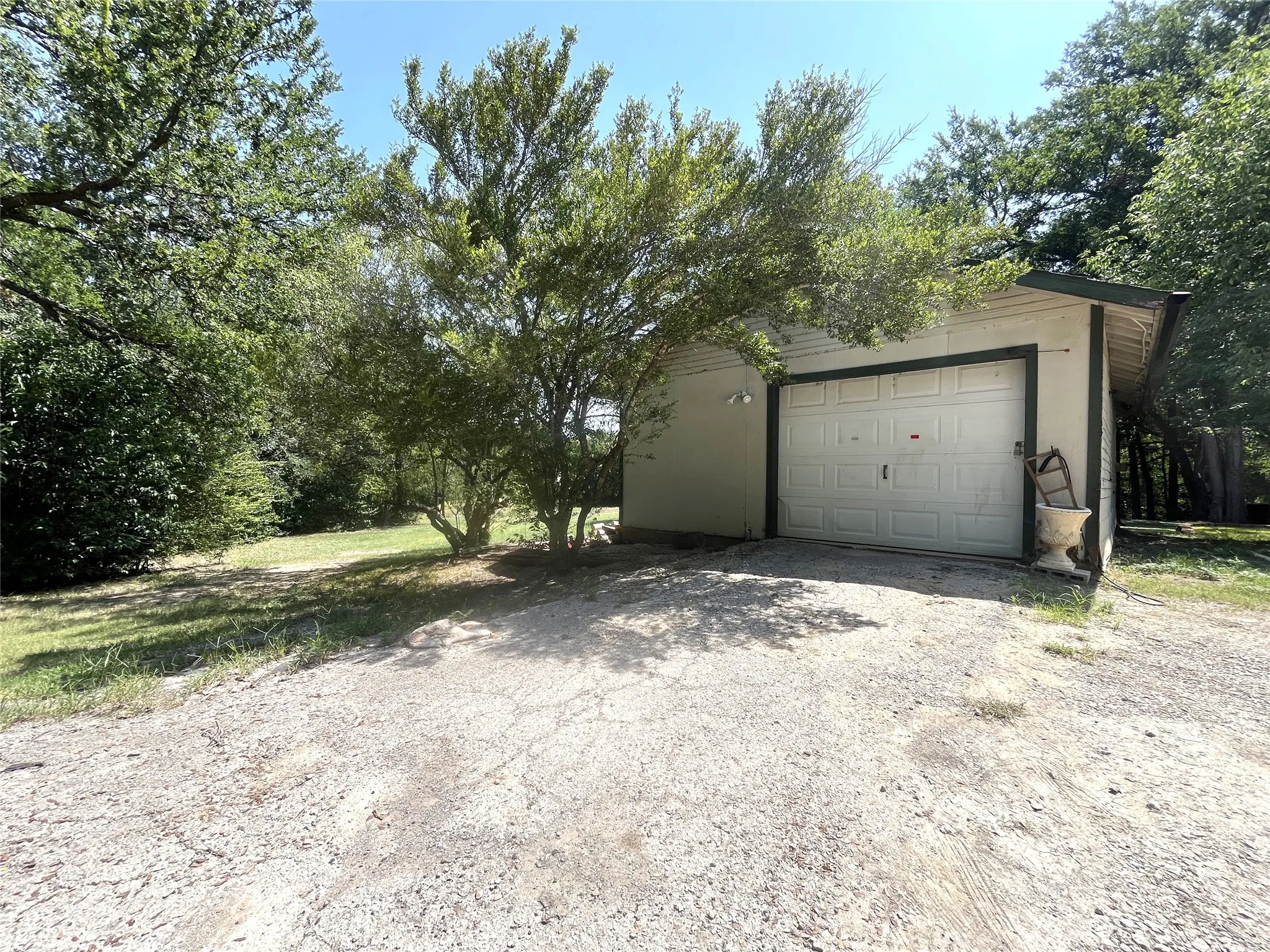 Single Family Residence For Sale in Ellis County , 1229 Epps Road, Palmer, Texas 75152, 3 Bedroom, 2 Bathroom, 2 Garage spaces, 1,470 Sqft, built in 2000, mls#21340223, Real Estate Agent in Palmer, Homes For Sale in Ellis county, Homes For Sale in Palmer, Realtor in Palmer Texas, Real Estate Brokerage Independent Realty Texas, Luminita Cordes Realtor