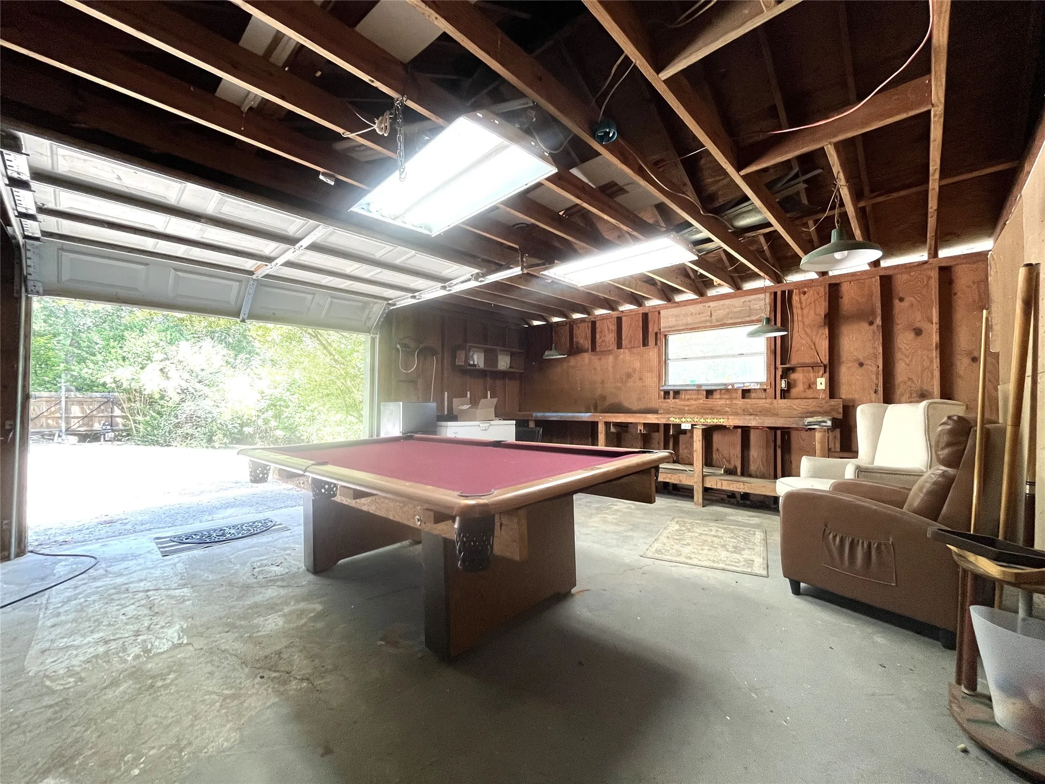 Single Family Residence For Sale in Ellis County , 1229 Epps Road, Palmer, Texas 75152, 3 Bedroom, 2 Bathroom, 2 Garage spaces, 1,470 Sqft, built in 2000, mls#21340223, Real Estate Agent in Palmer, Homes For Sale in Ellis county, Homes For Sale in Palmer, Realtor in Palmer Texas, Real Estate Brokerage Independent Realty Texas, Luminita Cordes Realtor
