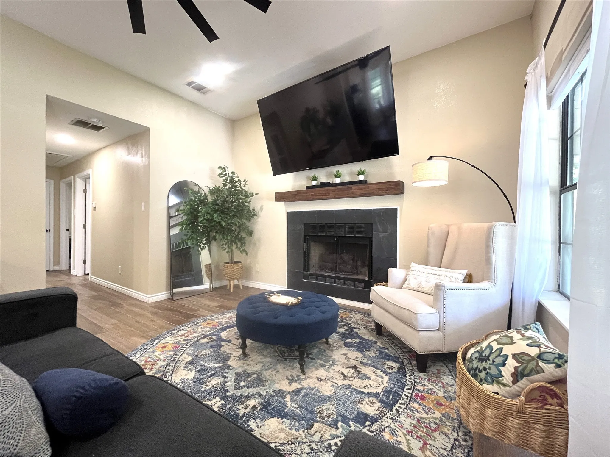 Single Family Residence For Sale in Ellis County , 1229 Epps Road, Palmer, Texas 75152, 3 Bedroom, 2 Bathroom, 2 Garage spaces, 1,470 Sqft, built in 2000, mls#21340223, Real Estate Agent in Palmer, Homes For Sale in Ellis county, Homes For Sale in Palmer, Realtor in Palmer Texas, Real Estate Brokerage Independent Realty Texas, Luminita Cordes Realtor
