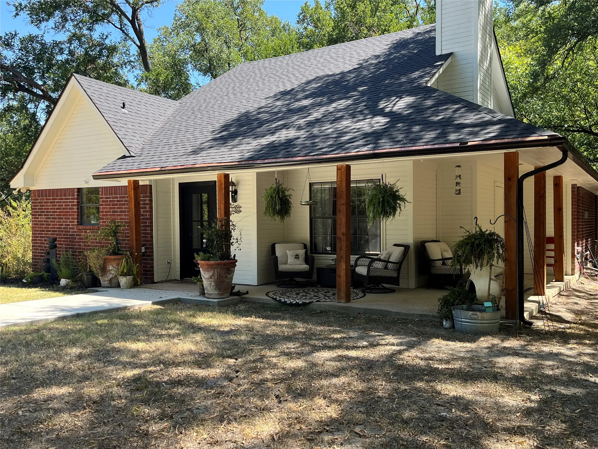 Single Family Residence For Sale in Ellis County , 1229 Epps Road, Palmer, Texas 75152, 3 Bedroom, 2 Bathroom, 2 Garage spaces, 1,470 Sqft, built in 2000, mls#21340223, Real Estate Agent in Palmer, Homes For Sale in Ellis county, Homes For Sale in Palmer, Realtor in Palmer Texas, Real Estate Brokerage Independent Realty Texas, Luminita Cordes Realtor