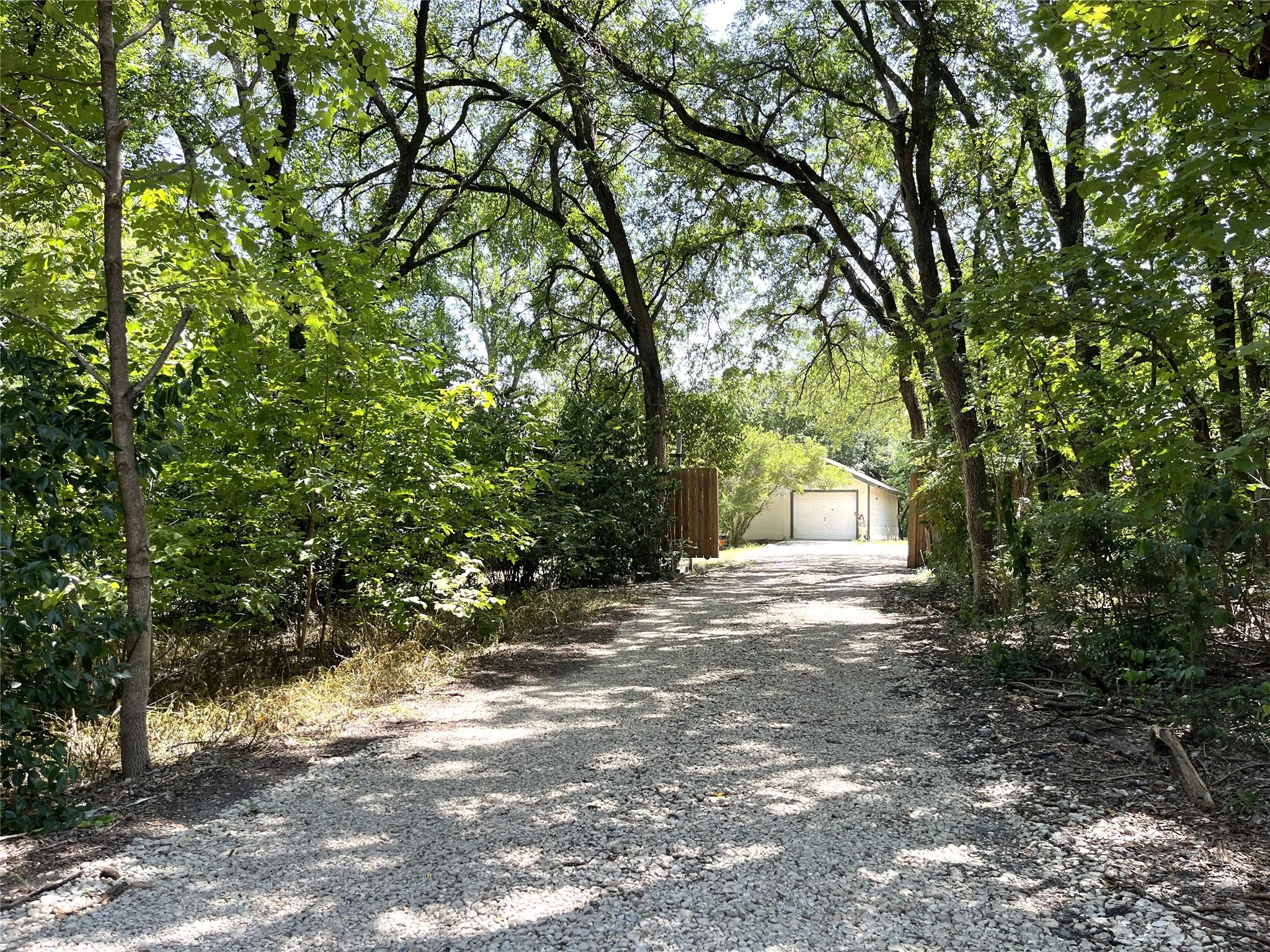 Single Family Residence For Sale in Ellis County , 1229 Epps Road, Palmer, Texas 75152, 3 Bedroom, 2 Bathroom, 2 Garage spaces, 1,470 Sqft, built in 2000, mls#21340223, Real Estate Agent in Palmer, Homes For Sale in Ellis county, Homes For Sale in Palmer, Realtor in Palmer Texas, Real Estate Brokerage Independent Realty Texas, Luminita Cordes Realtor