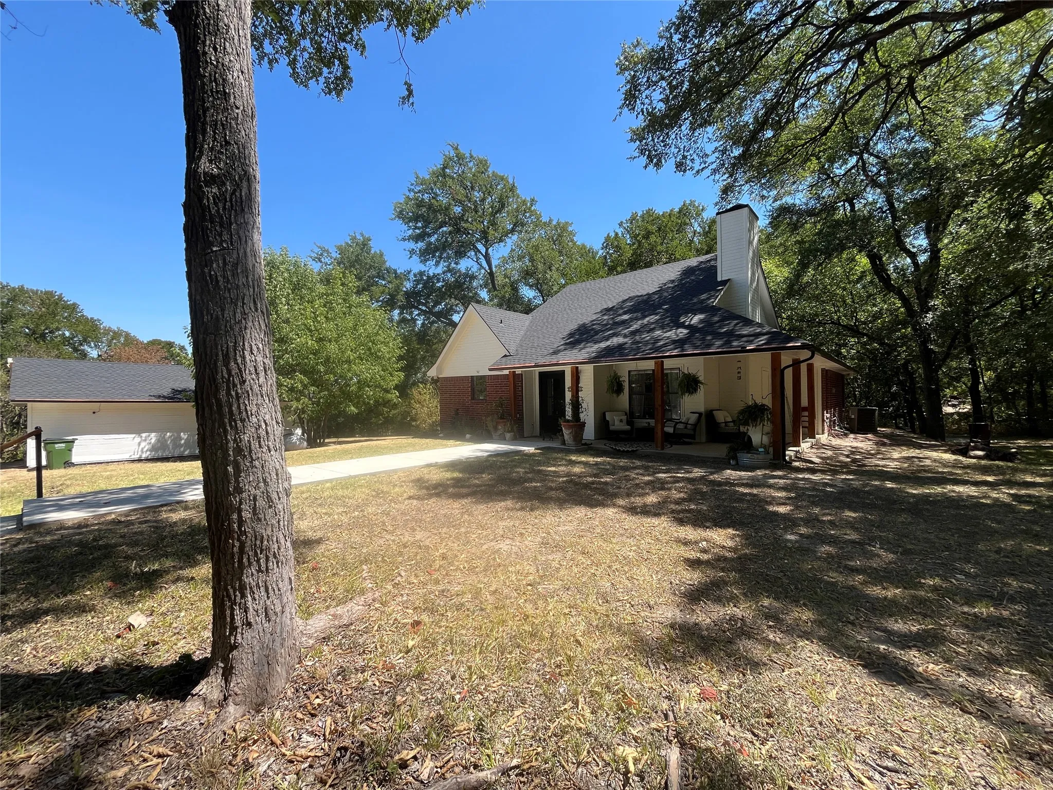 Single Family Residence For Sale in Ellis County , 1229 Epps Road, Palmer, Texas 75152, 3 Bedroom, 2 Bathroom, 2 Garage spaces, 1,470 Sqft, built in 2000, mls#21340223, Real Estate Agent in Palmer, Homes For Sale in Ellis county, Homes For Sale in Palmer, Realtor in Palmer Texas, Real Estate Brokerage Independent Realty Texas, Luminita Cordes Realtor