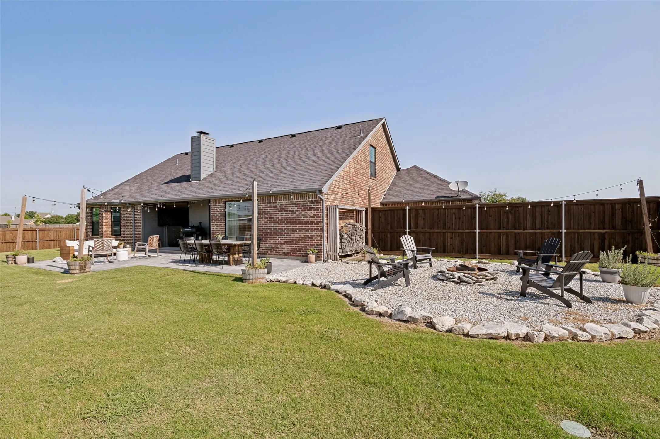 Single Family Residence For Sale in Ellis County , 5610 Niagara Court, Midlothian, Texas 76065, 4 Bedrooms, 3 Bathrooms, 2 Garage spaces, 2,678 Sqft, built in 2004, Price $665,000, mls#21316057, Real Estate Agent in Midlothian, Homes For Sale in Ellis county, Homes For Sale in Midlothian, Realtor in Midlothian Texas, Real Estate Brokerage Independent Realty Texas, Luminita Cordes Realtor