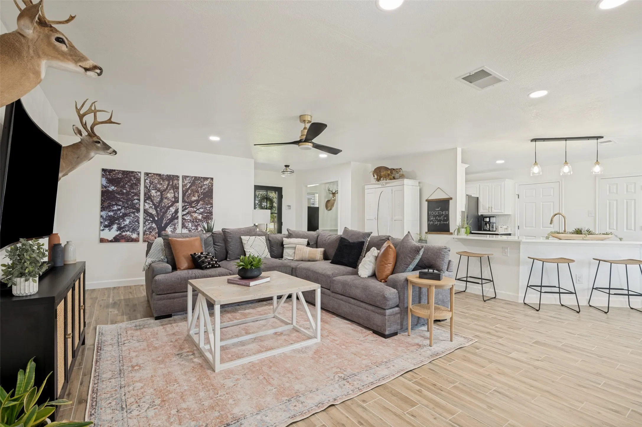 Single Family Residence For Sale in Ellis County , 5610 Niagara Court, Midlothian, Texas 76065, 4 Bedrooms, 3 Bathrooms, 2 Garage spaces, 2,678 Sqft, built in 2004, Price $665,000, mls#21316057, Real Estate Agent in Midlothian, Homes For Sale in Ellis county, Homes For Sale in Midlothian, Realtor in Midlothian Texas, Real Estate Brokerage Independent Realty Texas, Luminita Cordes Realtor