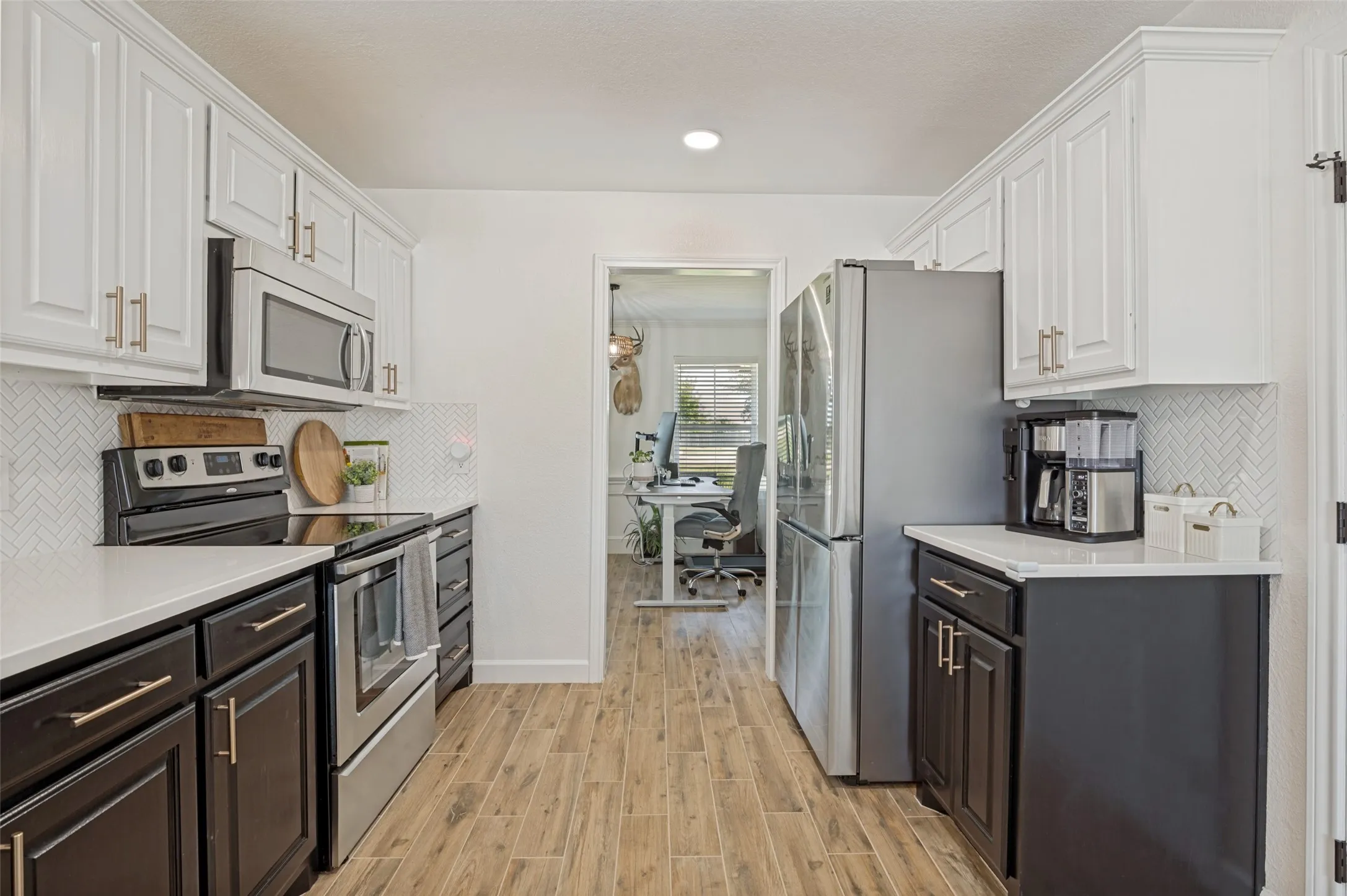 Single Family Residence For Sale in Ellis County , 5610 Niagara Court, Midlothian, Texas 76065, 4 Bedrooms, 3 Bathrooms, 2 Garage spaces, 2,678 Sqft, built in 2004, Price $665,000, mls#21316057, Real Estate Agent in Midlothian, Homes For Sale in Ellis county, Homes For Sale in Midlothian, Realtor in Midlothian Texas, Real Estate Brokerage Independent Realty Texas, Luminita Cordes Realtor