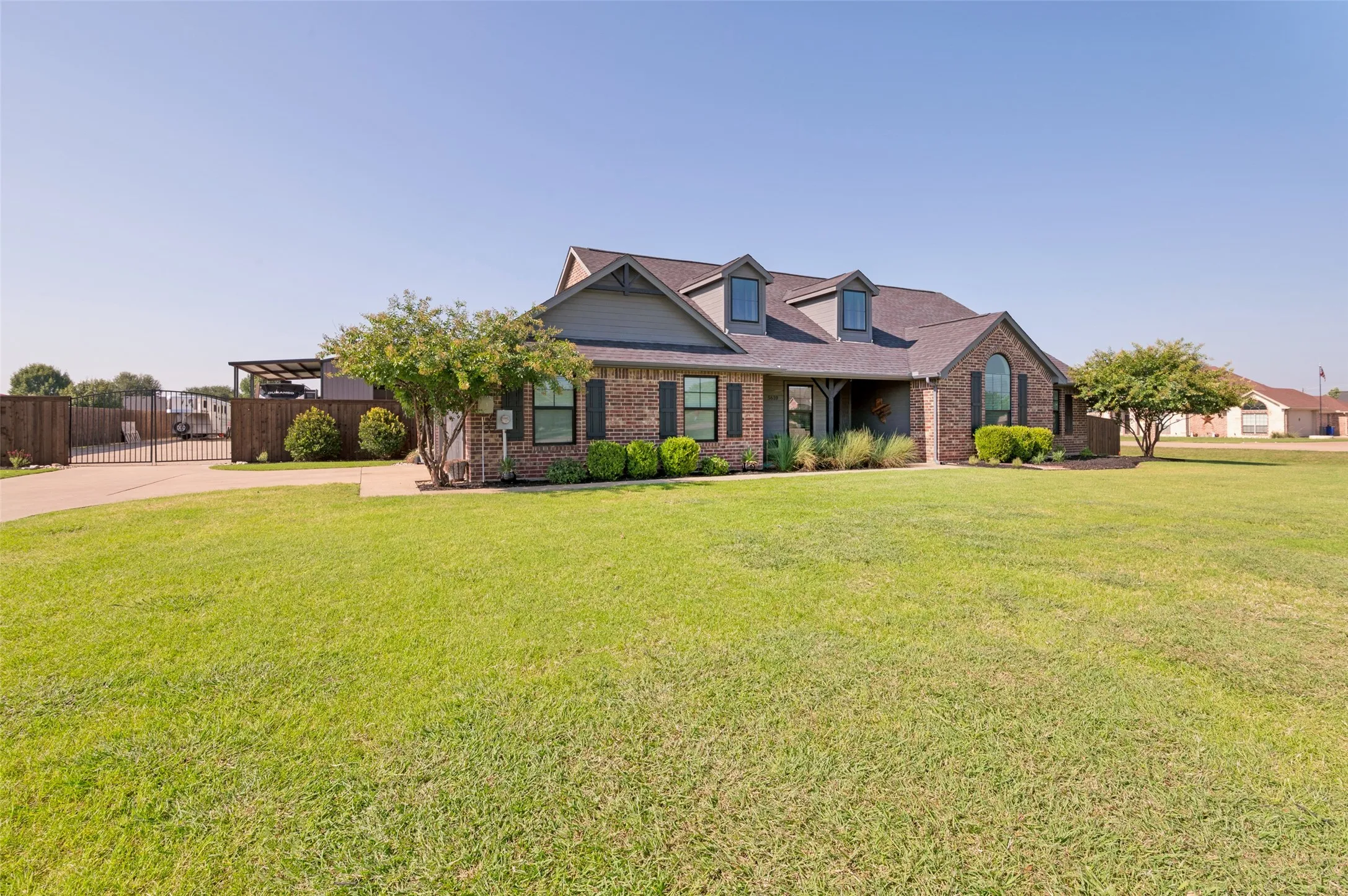 Single Family Residence For Sale in Ellis County , 5610 Niagara Court, Midlothian, Texas 76065, 4 Bedrooms, 3 Bathrooms, 2 Garage spaces, 2,678 Sqft, built in 2004, Price $665,000, mls#21316057, Real Estate Agent in Midlothian, Homes For Sale in Ellis county, Homes For Sale in Midlothian, Realtor in Midlothian Texas, Real Estate Brokerage Independent Realty Texas, Luminita Cordes Realtor