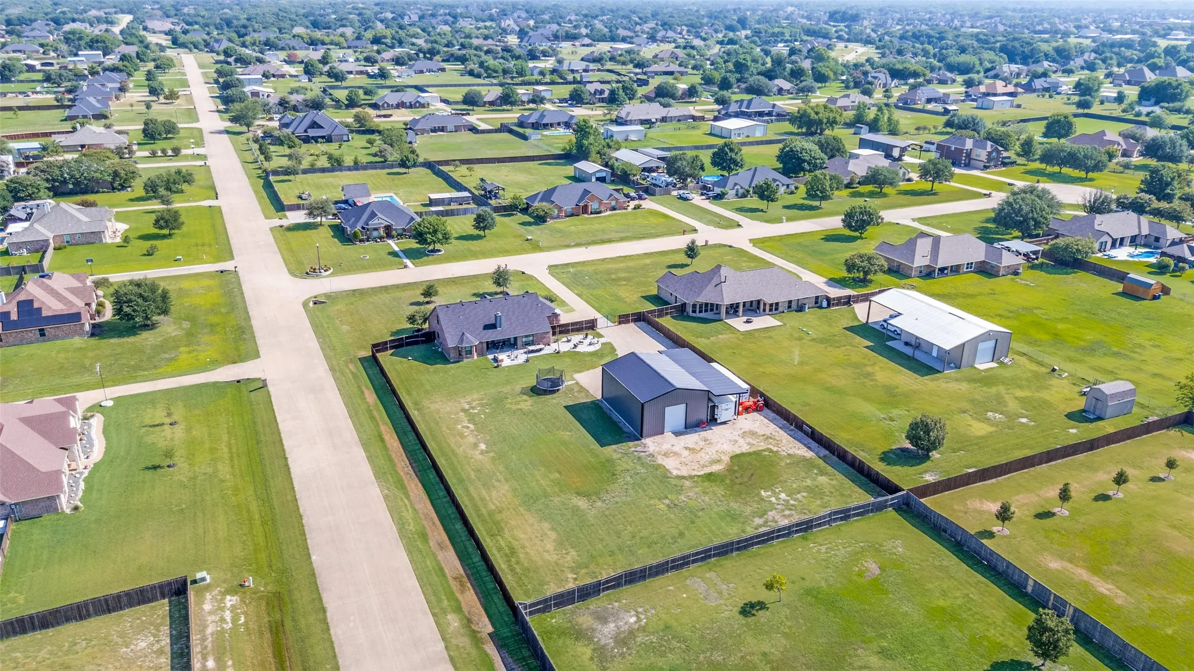 Single Family Residence For Sale in Ellis County , 5610 Niagara Court, Midlothian, Texas 76065, 4 Bedrooms, 3 Bathrooms, 2 Garage spaces, 2,678 Sqft, built in 2004, Price $665,000, mls#21316057, Real Estate Agent in Midlothian, Homes For Sale in Ellis county, Homes For Sale in Midlothian, Realtor in Midlothian Texas, Real Estate Brokerage Independent Realty Texas, Luminita Cordes Realtor