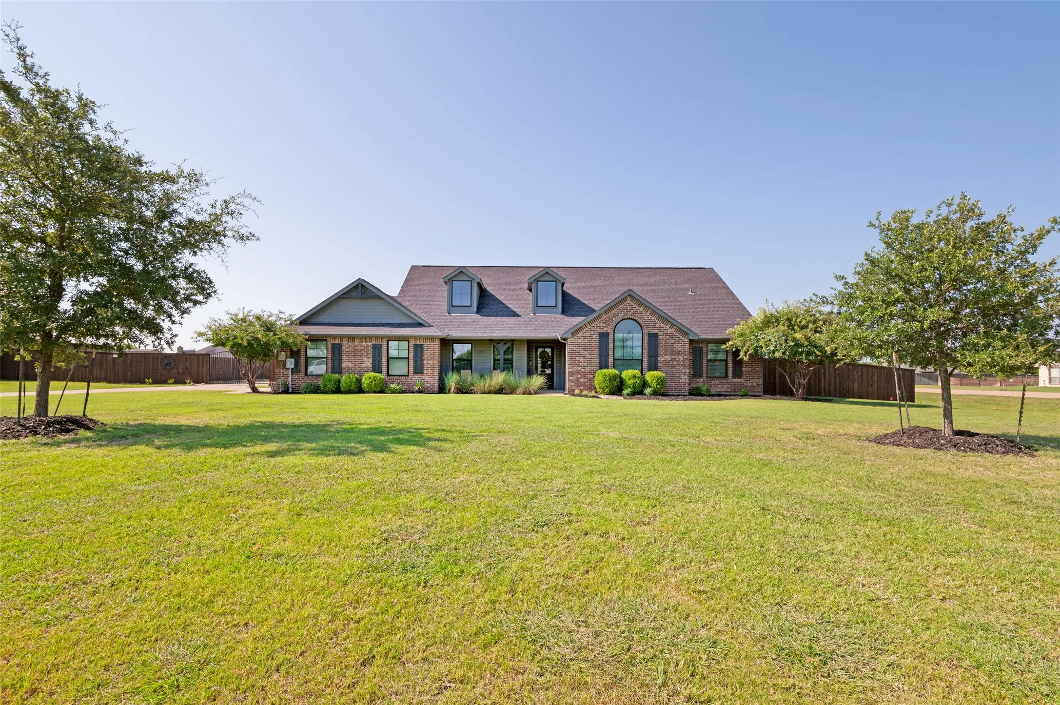 Single Family Residence For Sale in Ellis County , 5610 Niagara Court, Midlothian, Texas 76065, 4 Bedrooms, 3 Bathrooms, 2 Garage spaces, 2,678 Sqft, built in 2004, Price $665,000, mls#21316057, Real Estate Agent in Midlothian, Homes For Sale in Ellis county, Homes For Sale in Midlothian, Realtor in Midlothian Texas, Real Estate Brokerage Independent Realty Texas, Luminita Cordes Realtor