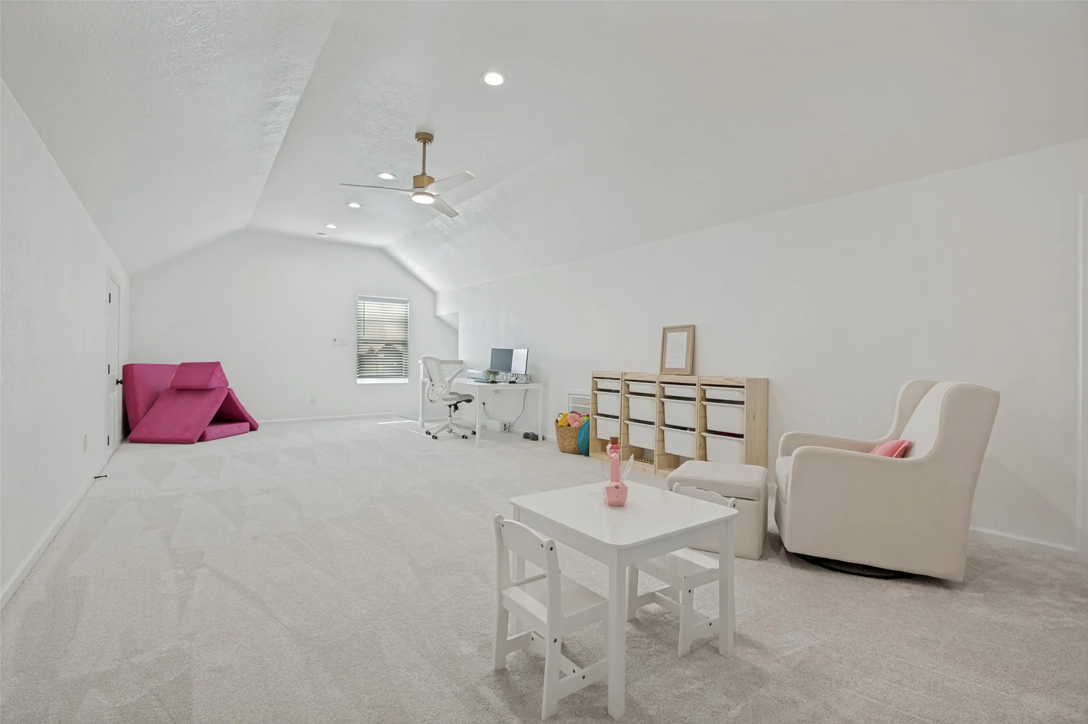 Single Family Residence For Sale in Ellis County , 5610 Niagara Court, Midlothian, Texas 76065, 4 Bedrooms, 3 Bathrooms, 2 Garage spaces, 2,678 Sqft, built in 2004, Price $665,000, mls#21316057, Real Estate Agent in Midlothian, Homes For Sale in Ellis county, Homes For Sale in Midlothian, Realtor in Midlothian Texas, Real Estate Brokerage Independent Realty Texas, Luminita Cordes Realtor
