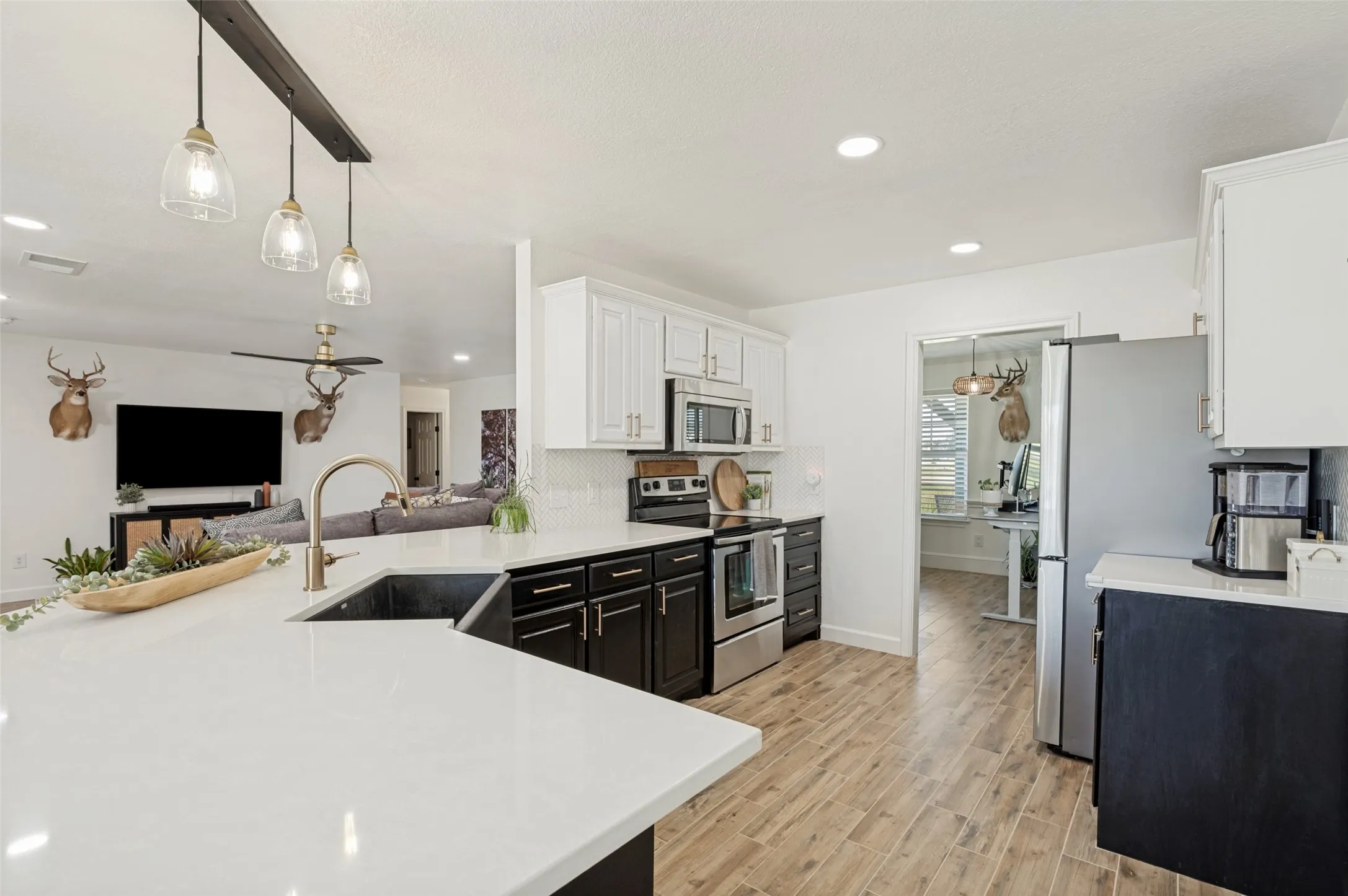 Single Family Residence For Sale in Ellis County , 5610 Niagara Court, Midlothian, Texas 76065, 4 Bedrooms, 3 Bathrooms, 2 Garage spaces, 2,678 Sqft, built in 2004, Price $665,000, mls#21316057, Real Estate Agent in Midlothian, Homes For Sale in Ellis county, Homes For Sale in Midlothian, Realtor in Midlothian Texas, Real Estate Brokerage Independent Realty Texas, Luminita Cordes Realtor