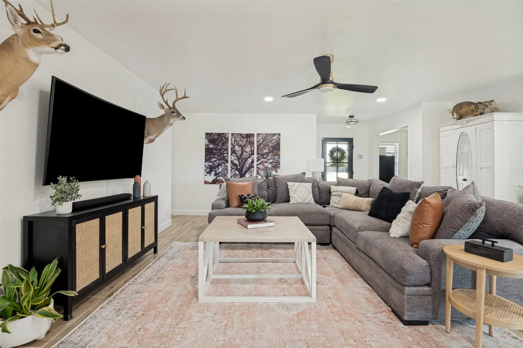 Single Family Residence For Sale in Ellis County , 5610 Niagara Court, Midlothian, Texas 76065, 4 Bedrooms, 3 Bathrooms, 2 Garage spaces, 2,678 Sqft, built in 2004, Price $665,000, mls#21316057, Real Estate Agent in Midlothian, Homes For Sale in Ellis county, Homes For Sale in Midlothian, Realtor in Midlothian Texas, Real Estate Brokerage Independent Realty Texas, Luminita Cordes Realtor