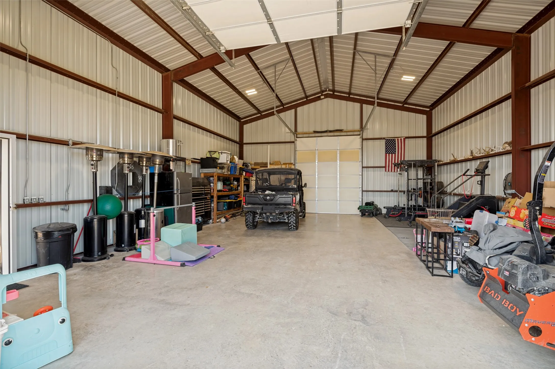 Single Family Residence For Sale in Ellis County , 5610 Niagara Court, Midlothian, Texas 76065, 4 Bedrooms, 3 Bathrooms, 2 Garage spaces, 2,678 Sqft, built in 2004, Price $665,000, mls#21316057, Real Estate Agent in Midlothian, Homes For Sale in Ellis county, Homes For Sale in Midlothian, Realtor in Midlothian Texas, Real Estate Brokerage Independent Realty Texas, Luminita Cordes Realtor
