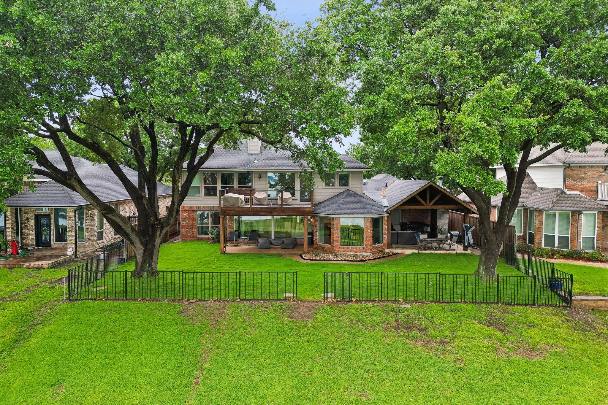 Single Family Residence For Sale in Rockwall County , 4414 Scenic Drive, Rowlett, Texas 75088, 3 Bedroom, 3 Bathroom, 2 Garage spaces, 2,509 Sqft, built in 1989, mls#21334804, Real Estate Agent in Rowlett, Homes For Sale in Rockwall county, Homes For Sale in Rowlett, Realtor in Rowlett Texas, Real Estate Brokerage Independent Realty Texas, Luminita Cordes Realtor