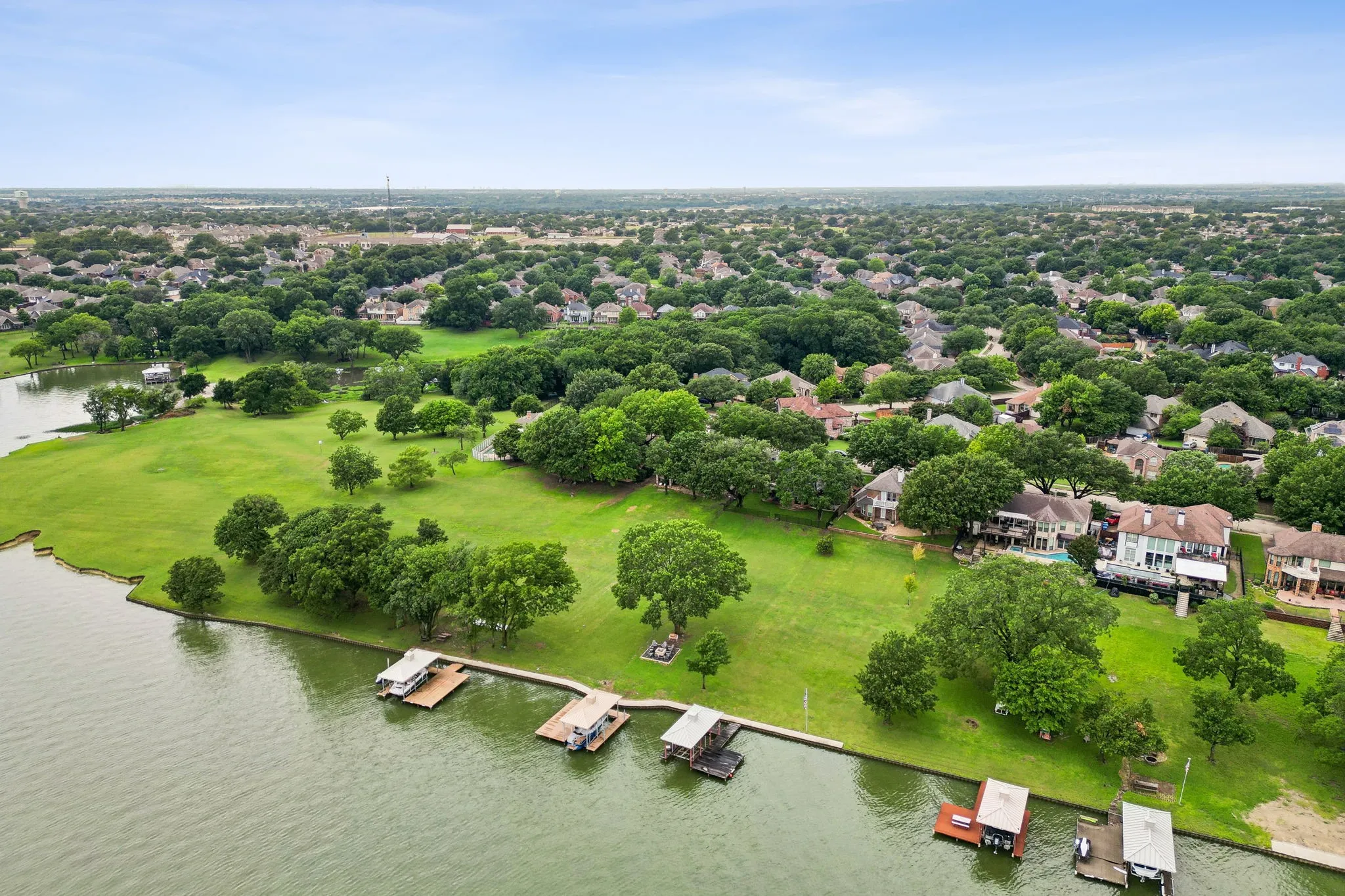 Single Family Residence For Sale in Rockwall County , 4414 Scenic Drive, Rowlett, Texas 75088, 3 Bedroom, 3 Bathroom, 2 Garage spaces, 2,509 Sqft, built in 1989, mls#21334804, Real Estate Agent in Rowlett, Homes For Sale in Rockwall county, Homes For Sale in Rowlett, Realtor in Rowlett Texas, Real Estate Brokerage Independent Realty Texas, Luminita Cordes Realtor