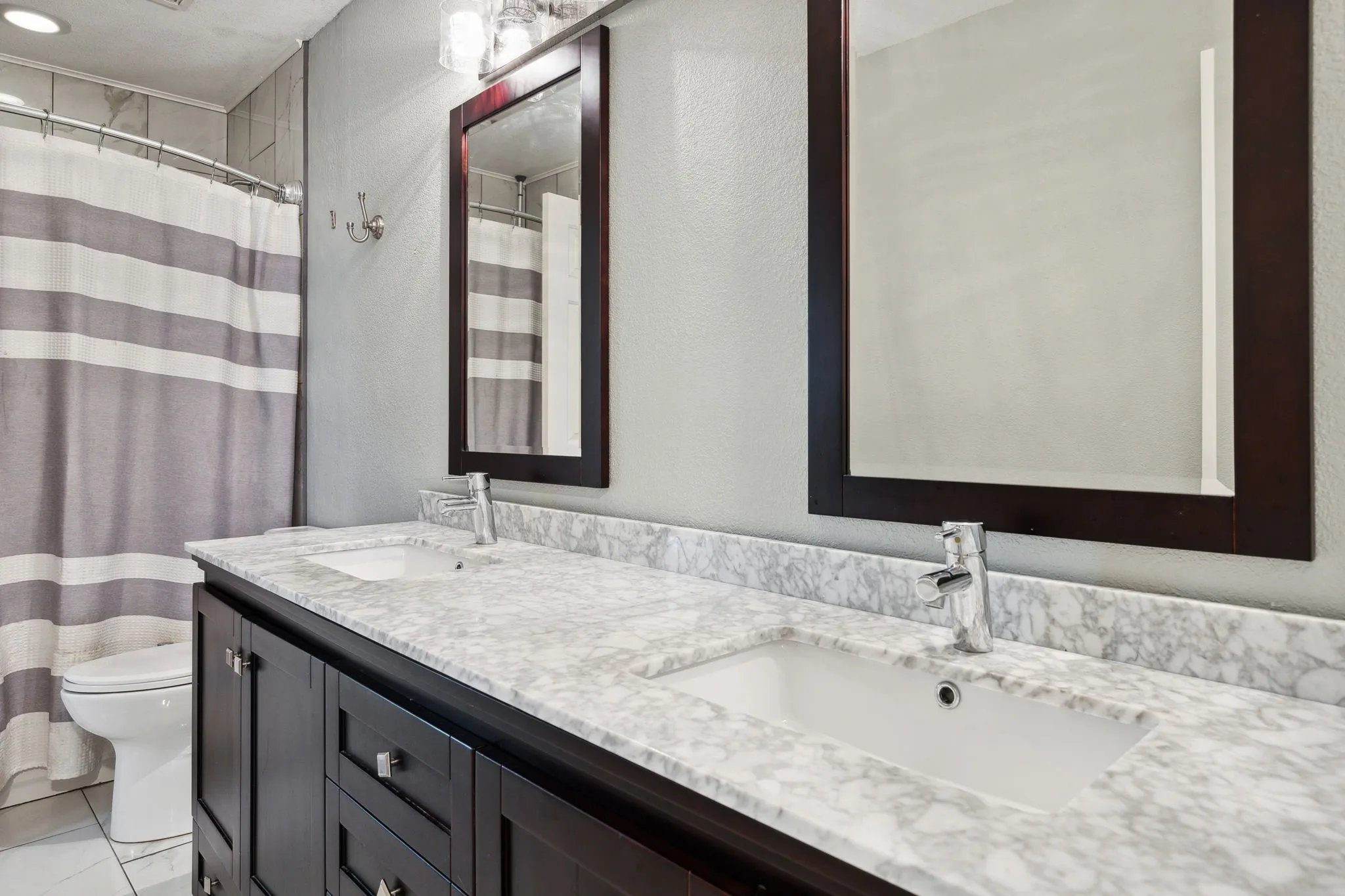 Single Family Residence For Sale in Rockwall County , 4414 Scenic Drive, Rowlett, Texas 75088, 3 Bedroom, 3 Bathroom, 2 Garage spaces, 2,509 Sqft, built in 1989, mls#21334804, Real Estate Agent in Rowlett, Homes For Sale in Rockwall county, Homes For Sale in Rowlett, Realtor in Rowlett Texas, Real Estate Brokerage Independent Realty Texas, Luminita Cordes Realtor