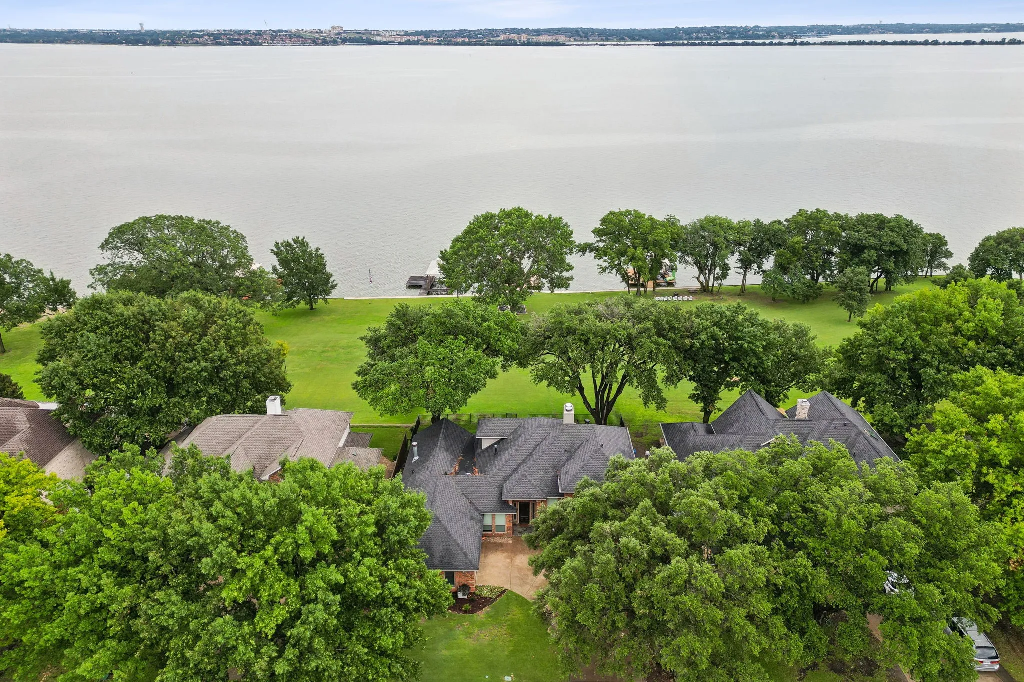 Single Family Residence For Sale in Rockwall County , 4414 Scenic Drive, Rowlett, Texas 75088, 3 Bedroom, 3 Bathroom, 2 Garage spaces, 2,509 Sqft, built in 1989, mls#21334804, Real Estate Agent in Rowlett, Homes For Sale in Rockwall county, Homes For Sale in Rowlett, Realtor in Rowlett Texas, Real Estate Brokerage Independent Realty Texas, Luminita Cordes Realtor