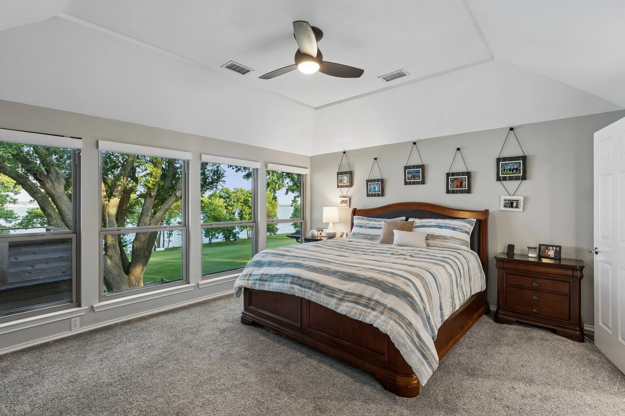 Single Family Residence For Sale in Rockwall County , 4414 Scenic Drive, Rowlett, Texas 75088, 3 Bedroom, 3 Bathroom, 2 Garage spaces, 2,509 Sqft, built in 1989, mls#21334804, Real Estate Agent in Rowlett, Homes For Sale in Rockwall county, Homes For Sale in Rowlett, Realtor in Rowlett Texas, Real Estate Brokerage Independent Realty Texas, Luminita Cordes Realtor