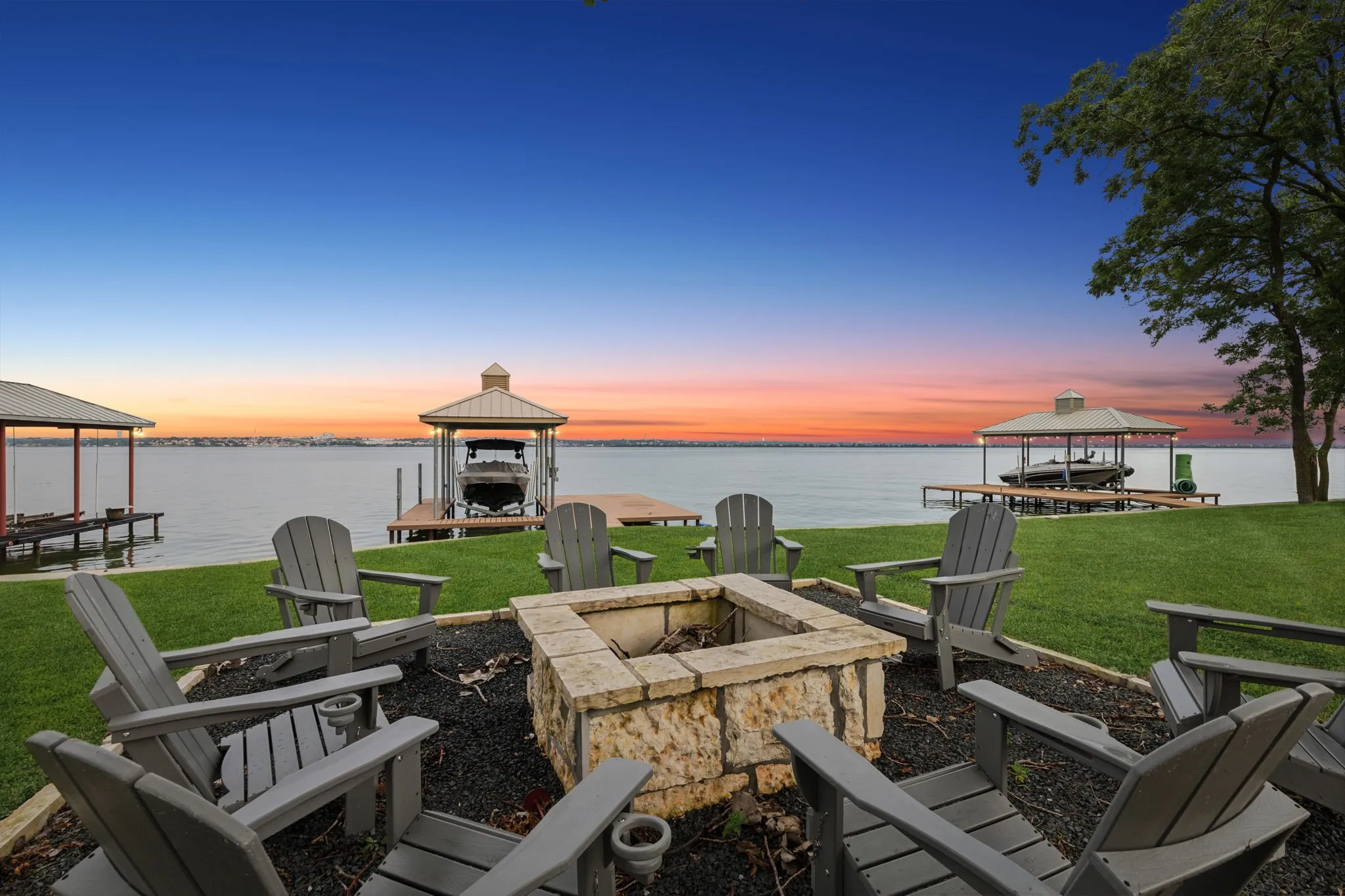 Single Family Residence For Sale in Rockwall County , 4414 Scenic Drive, Rowlett, Texas 75088, 3 Bedroom, 3 Bathroom, 2 Garage spaces, 2,509 Sqft, built in 1989, mls#21334804, Real Estate Agent in Rowlett, Homes For Sale in Rockwall county, Homes For Sale in Rowlett, Realtor in Rowlett Texas, Real Estate Brokerage Independent Realty Texas, Luminita Cordes Realtor