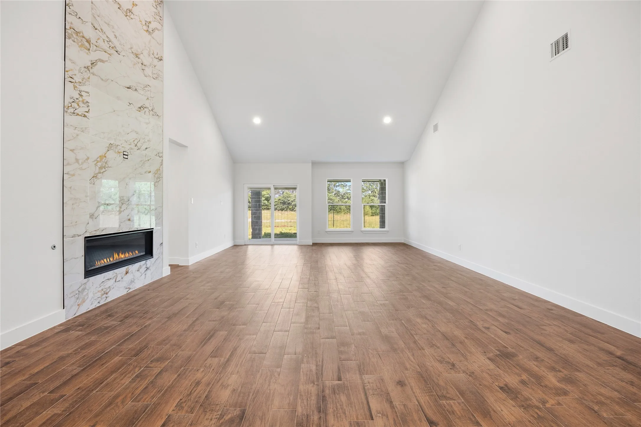 Single Family Residence For Sale in Tarrant County , 7203 Harris Place, Arlington, Texas 76001, 4 Bedroom, 4 Bathroom, 3 Garage spaces, 2,591 Sqft, built in 2026, mls#21340686, Real Estate Agent in Arlington, Homes For Sale in Tarrant county, Homes For Sale in Arlington, Realtor in Arlington Texas, Real Estate Brokerage Independent Realty Texas, Luminita Cordes Realtor