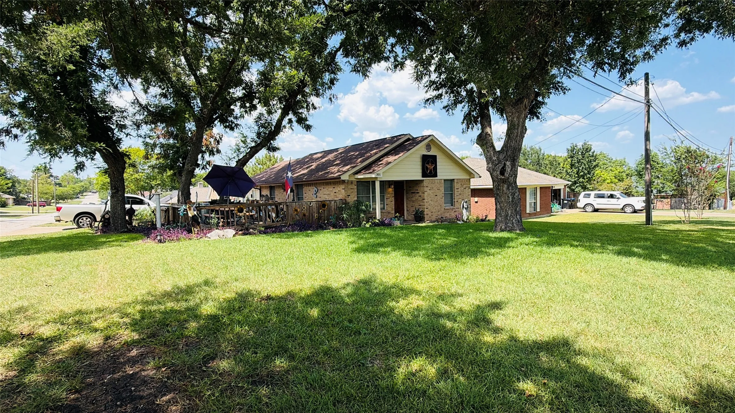 Single Family Residence For Sale in Kaufman County , 301 E Mimosa Street, Crandall, Texas 75114, 2 Bedroom, 2 Bathroom, 1 Garage spaces, 1,240 Sqft, built in 1988, mls#21340266, Real Estate Agent in Crandall, Homes For Sale in Kaufman county, Homes For Sale in Crandall, Realtor in Crandall Texas, Real Estate Brokerage Independent Realty Texas, Luminita Cordes Realtor
