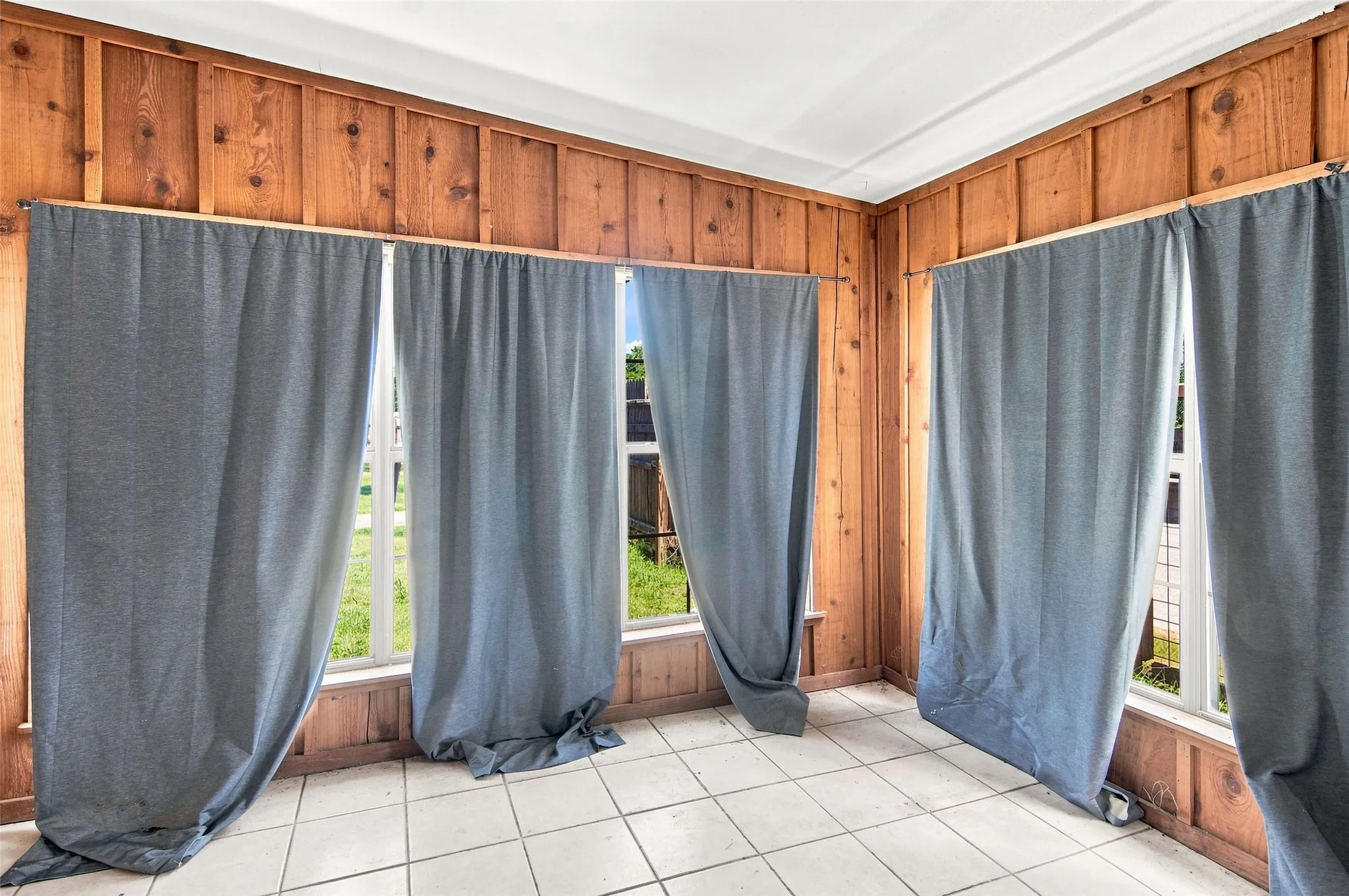 Bonus storage bldg or convert to detached rental