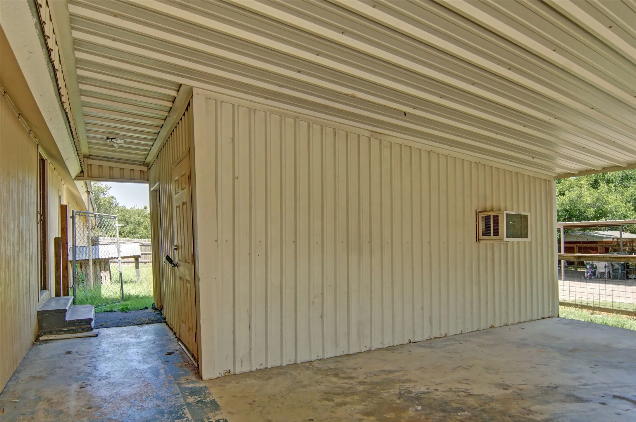 Single Family Residence For Sale in Erath County , 505 Alexander Road, Stephenville, Texas 76401, 3 Bedroom, 2 Bathroom, Garage spaces, 1,672 Sqft, built in 1977, mls#21340697, Real Estate Agent in Stephenville, Homes For Sale in Erath county, Homes For Sale in Stephenville, Realtor in Stephenville Texas, Real Estate Brokerage Independent Realty Texas, Luminita Cordes Realtor