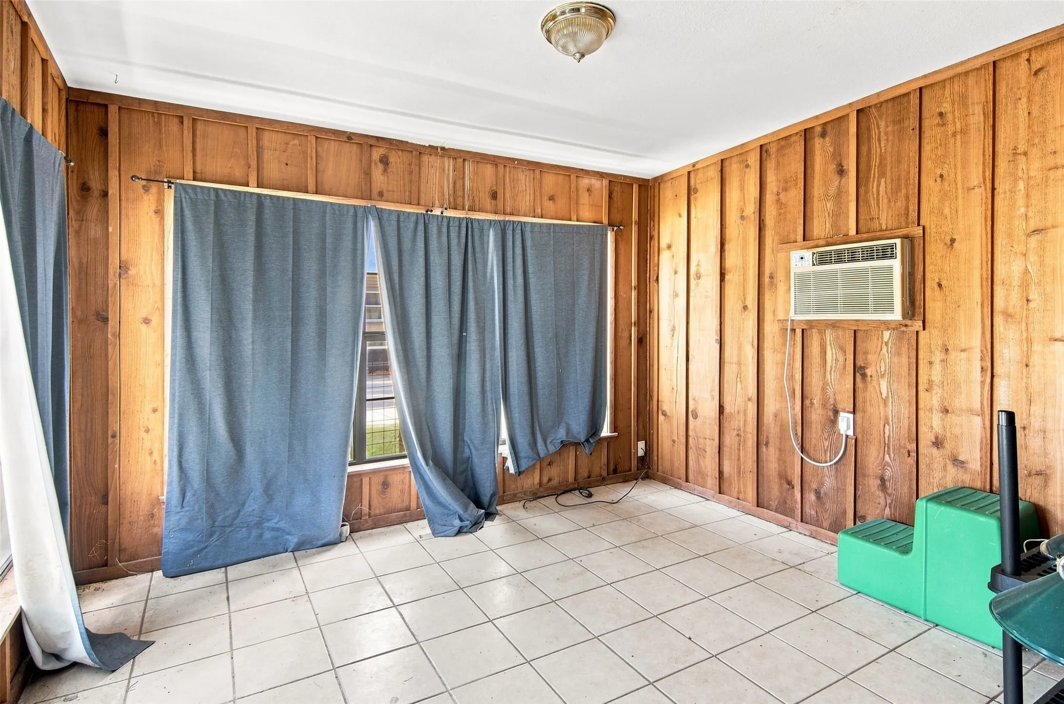 Bonus storage bldg or convert to detached rental