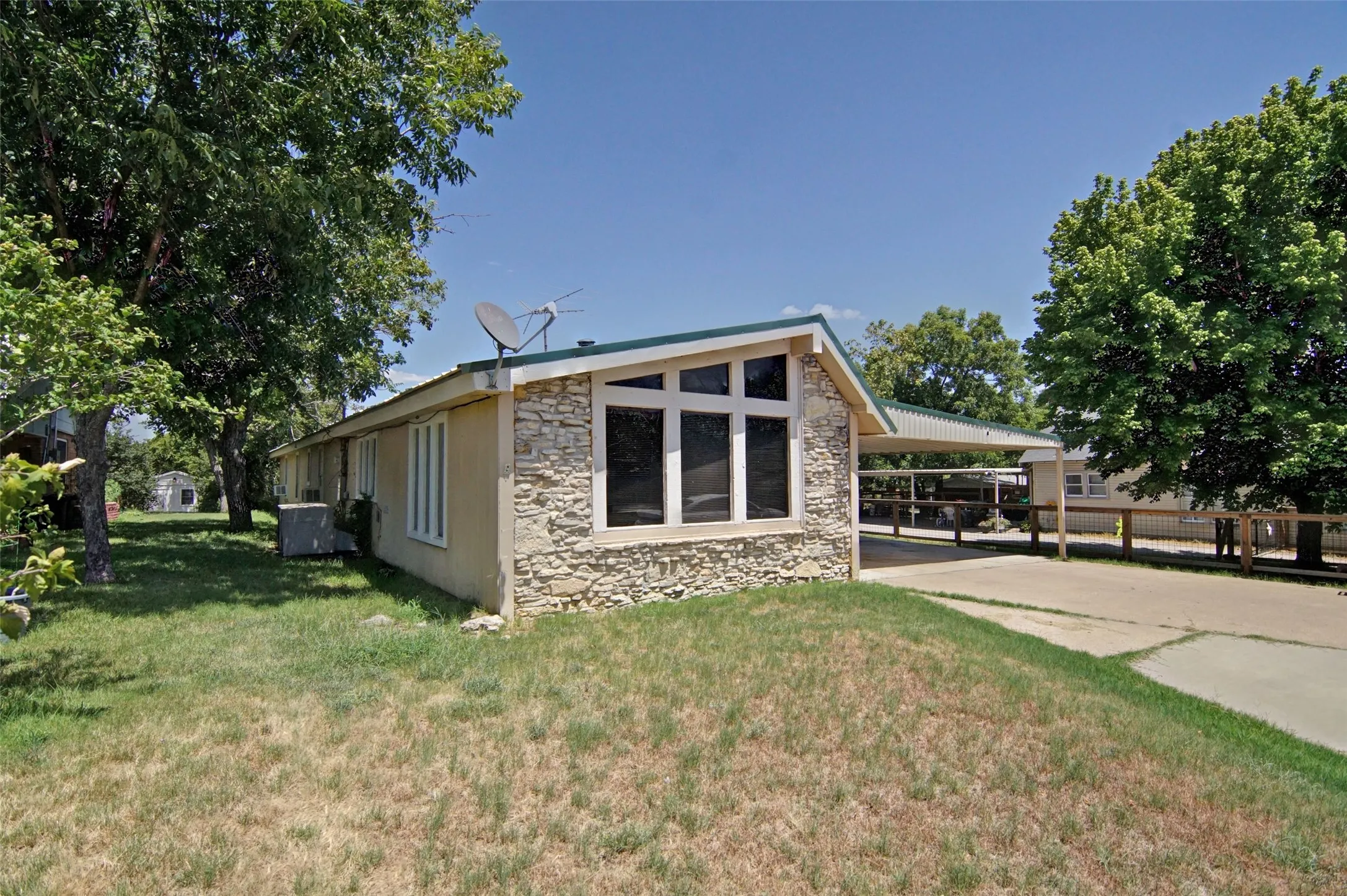 Single Family Residence For Sale in Erath County , 505 Alexander Road, Stephenville, Texas 76401, 3 Bedroom, 2 Bathroom, Garage spaces, 1,672 Sqft, built in 1977, mls#21340697, Real Estate Agent in Stephenville, Homes For Sale in Erath county, Homes For Sale in Stephenville, Realtor in Stephenville Texas, Real Estate Brokerage Independent Realty Texas, Luminita Cordes Realtor