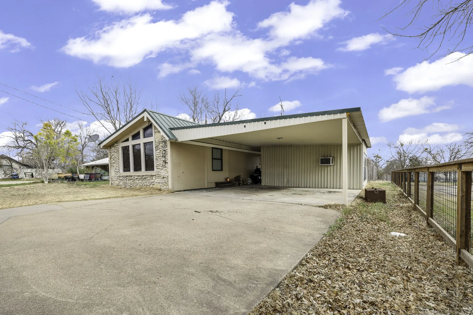 Single Family Residence For Sale in Erath County , 505 Alexander Road, Stephenville, Texas 76401, 3 Bedroom, 2 Bathroom, Garage spaces, 1,672 Sqft, built in 1977, mls#21340697, Real Estate Agent in Stephenville, Homes For Sale in Erath county, Homes For Sale in Stephenville, Realtor in Stephenville Texas, Real Estate Brokerage Independent Realty Texas, Luminita Cordes Realtor