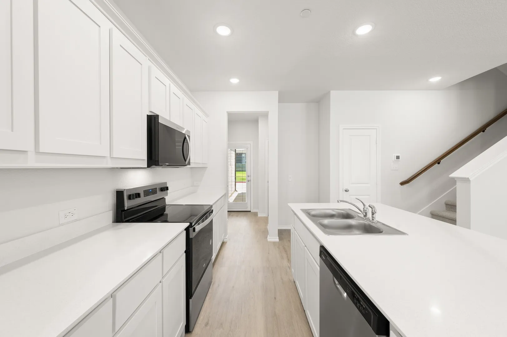 4506 Avion- Kitchen-3