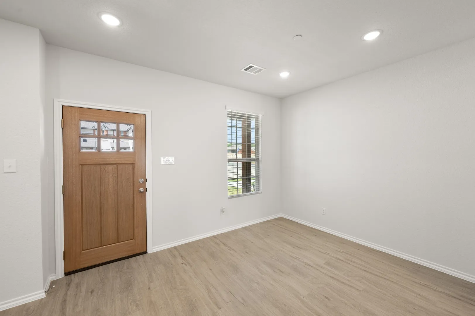 4506 Avion- Dining