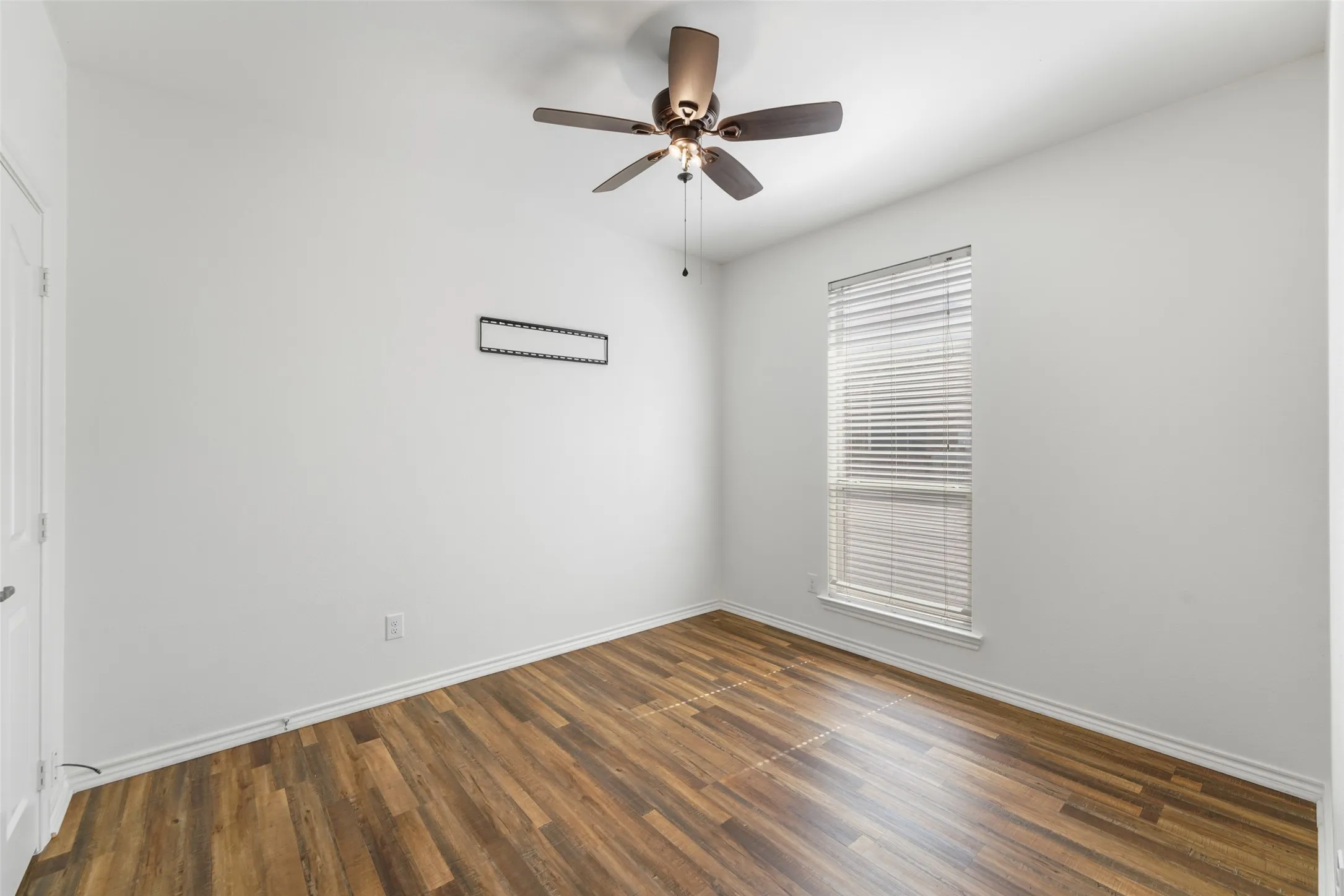 Single Family Residence For Sale in Tarrant County , 556 Caravan Drive, Fort Worth, Texas 76131, 3 Bedroom, 2 Bathroom, 2 Garage spaces, 1,625 Sqft, built in 2003, mls#21340448, Real Estate Agent in Fort Worth, Homes For Sale in Tarrant county, Homes For Sale in Fort Worth, Realtor in Fort Worth Texas, Real Estate Brokerage Independent Realty Texas, Luminita Cordes Realtor