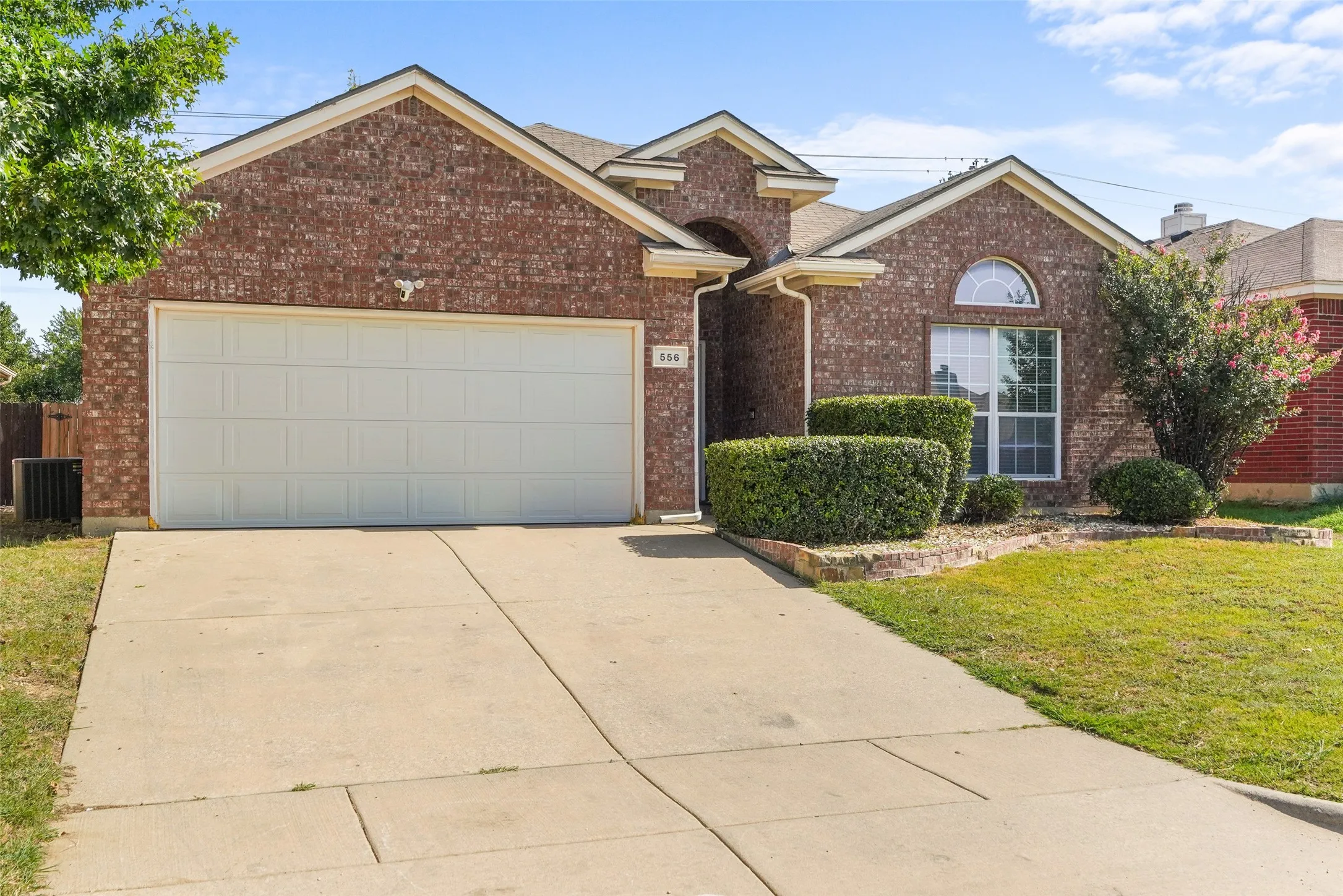 Single Family Residence For Sale in Tarrant County , 556 Caravan Drive, Fort Worth, Texas 76131, 3 Bedroom, 2 Bathroom, 2 Garage spaces, 1,625 Sqft, built in 2003, mls#21340448, Real Estate Agent in Fort Worth, Homes For Sale in Tarrant county, Homes For Sale in Fort Worth, Realtor in Fort Worth Texas, Real Estate Brokerage Independent Realty Texas, Luminita Cordes Realtor