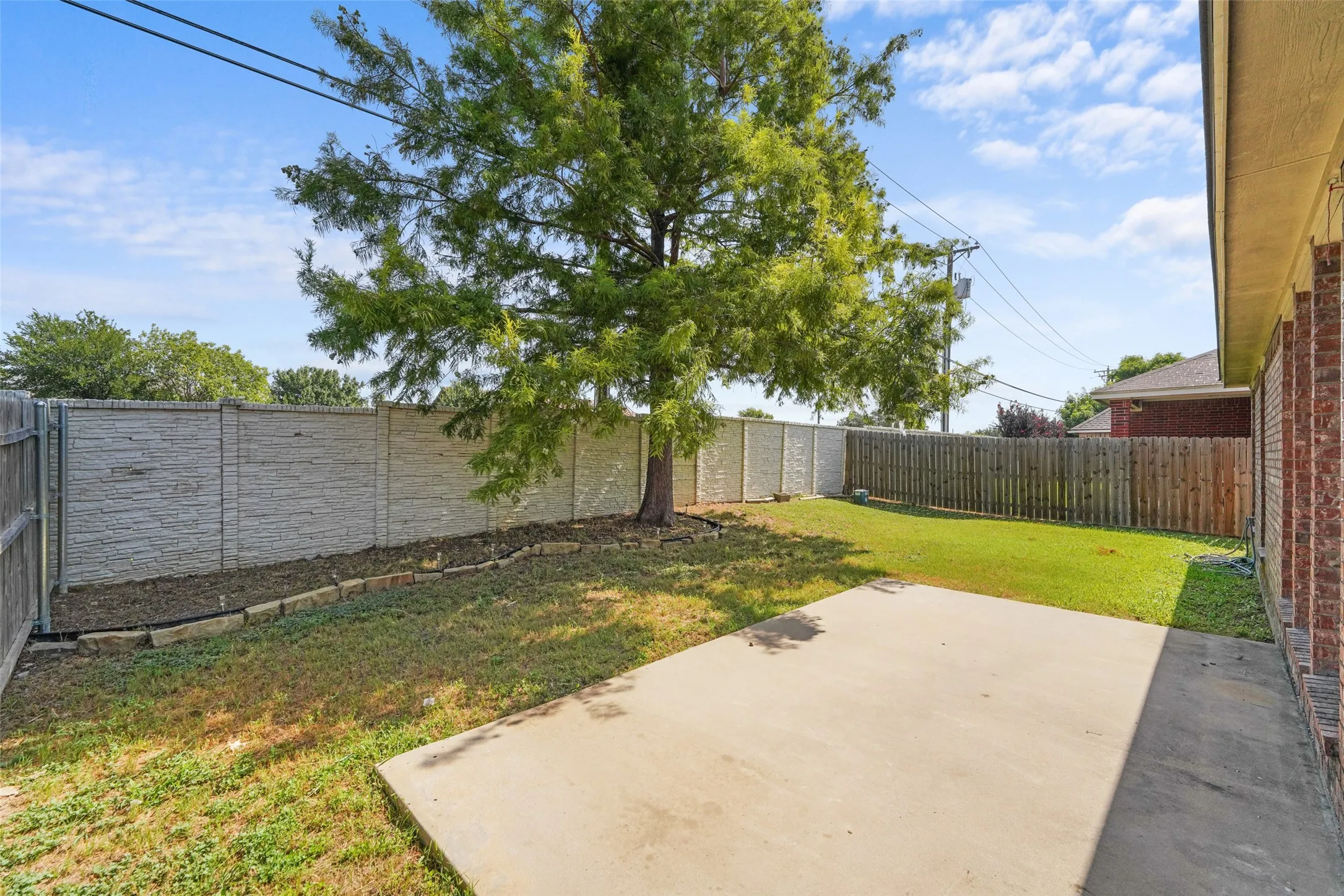 Single Family Residence For Sale in Tarrant County , 556 Caravan Drive, Fort Worth, Texas 76131, 3 Bedroom, 2 Bathroom, 2 Garage spaces, 1,625 Sqft, built in 2003, mls#21340448, Real Estate Agent in Fort Worth, Homes For Sale in Tarrant county, Homes For Sale in Fort Worth, Realtor in Fort Worth Texas, Real Estate Brokerage Independent Realty Texas, Luminita Cordes Realtor